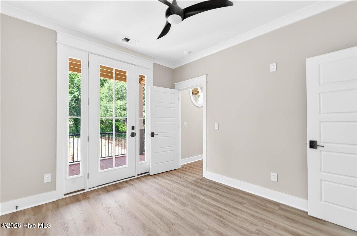 100562322 | Photo 11