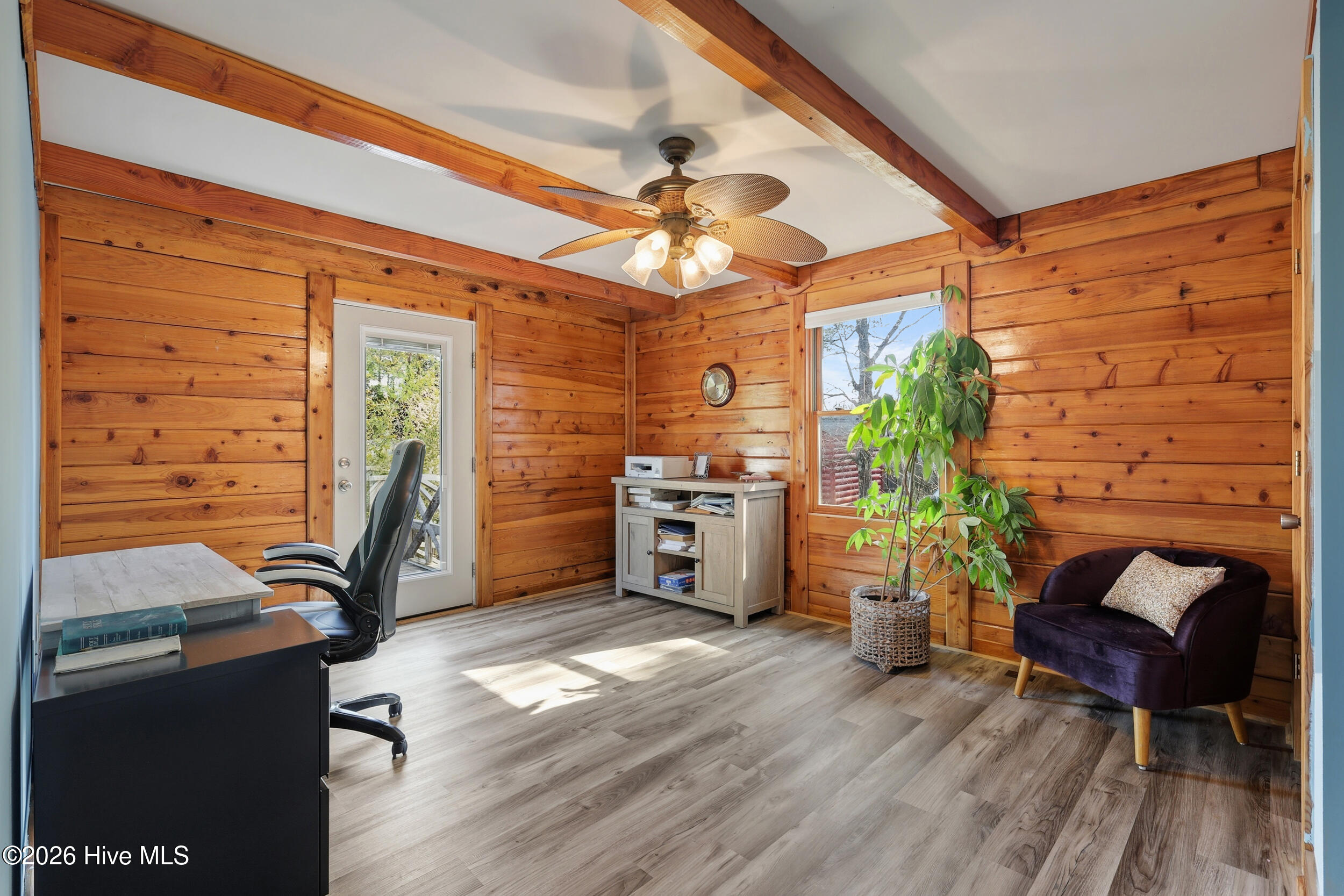 100563563 | Photo 29