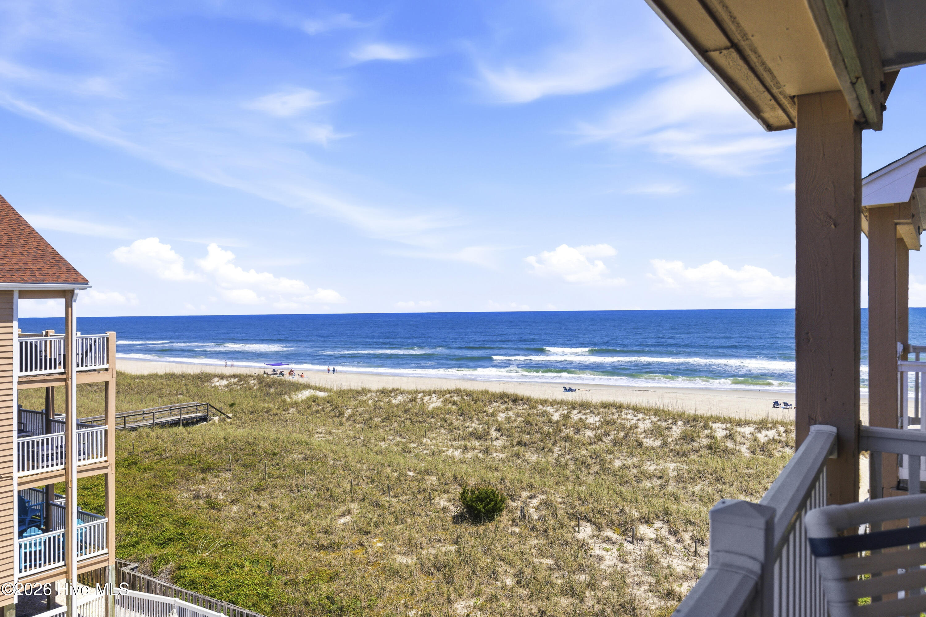 100567945 | Photo 40