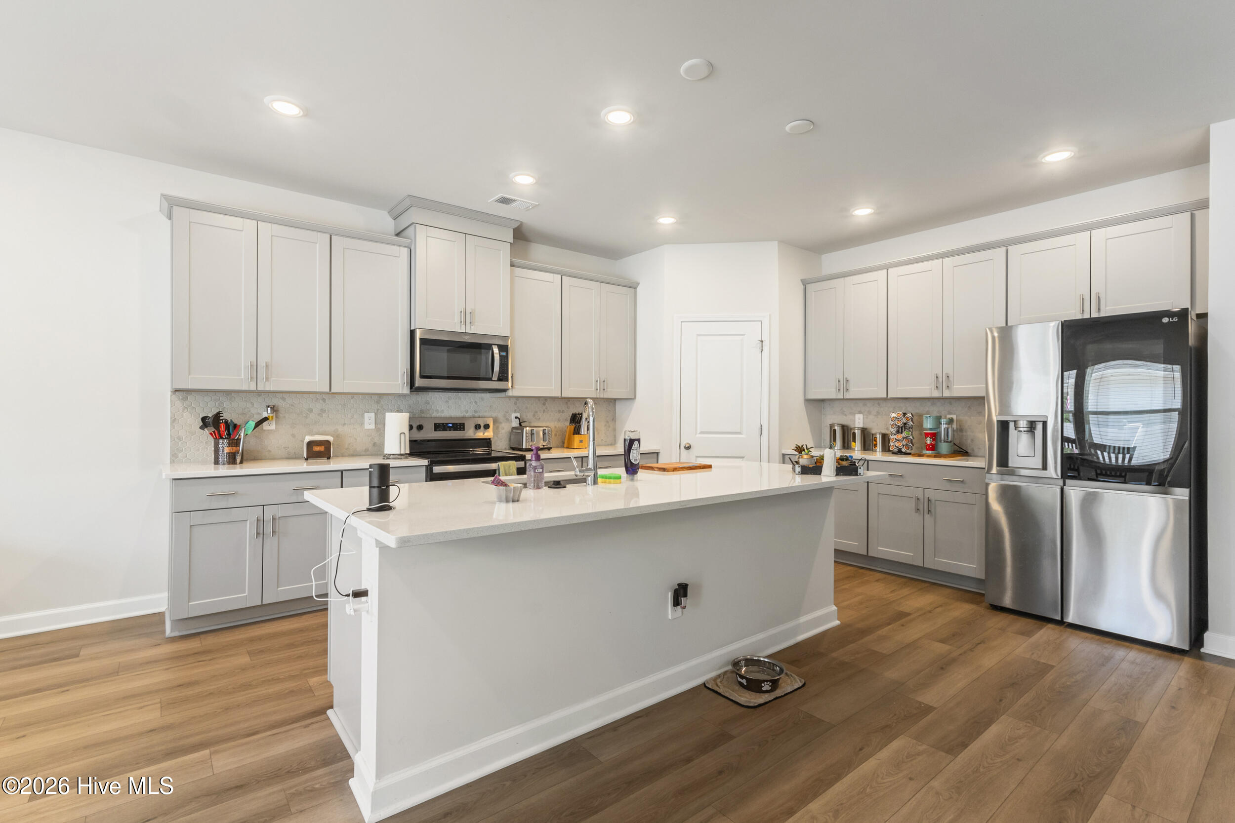 100568412 | Photo 30