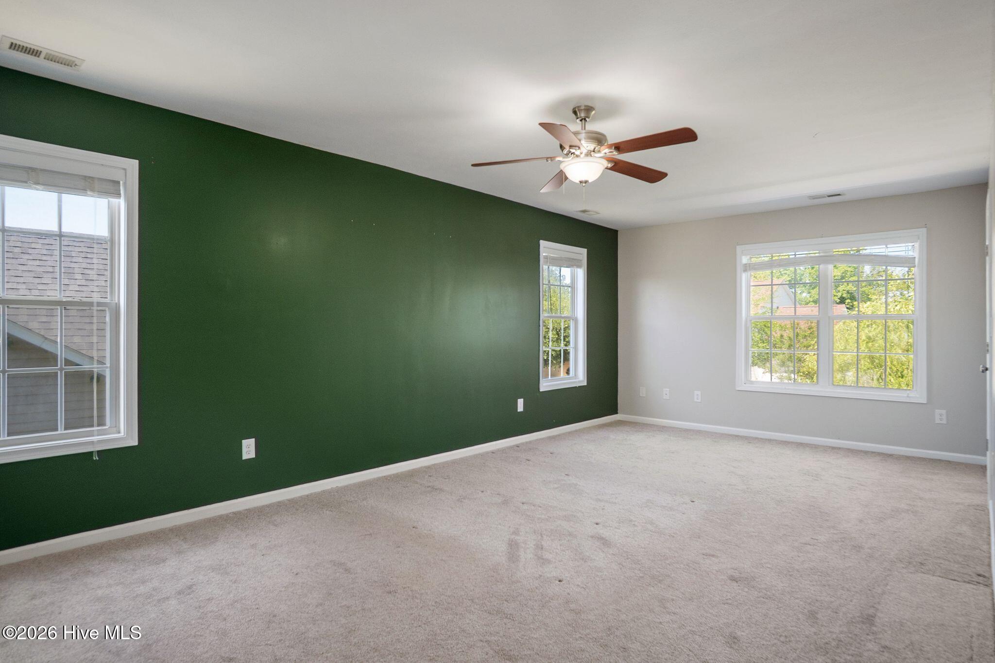 100569961 | Photo 26