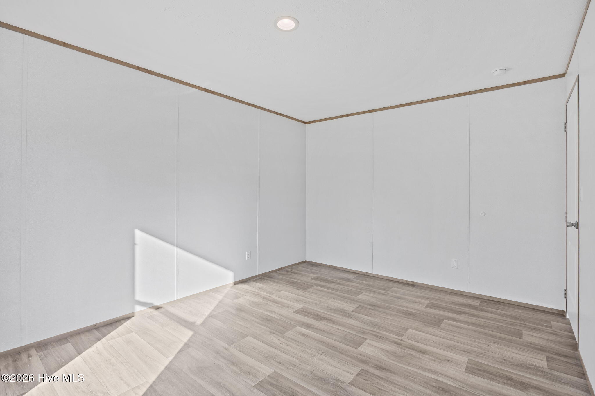 100561520 | Photo 23