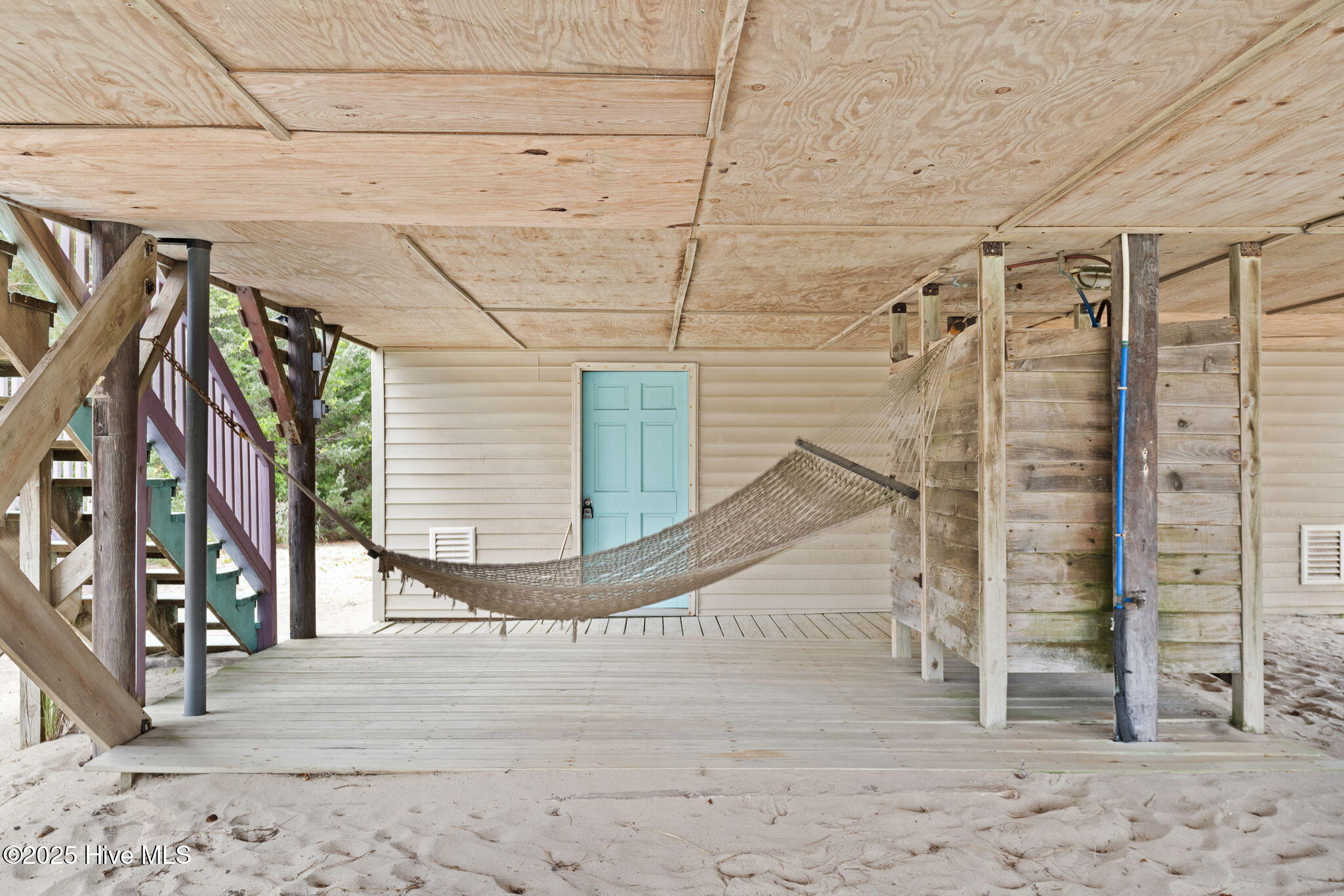 100510306 | Photo 29