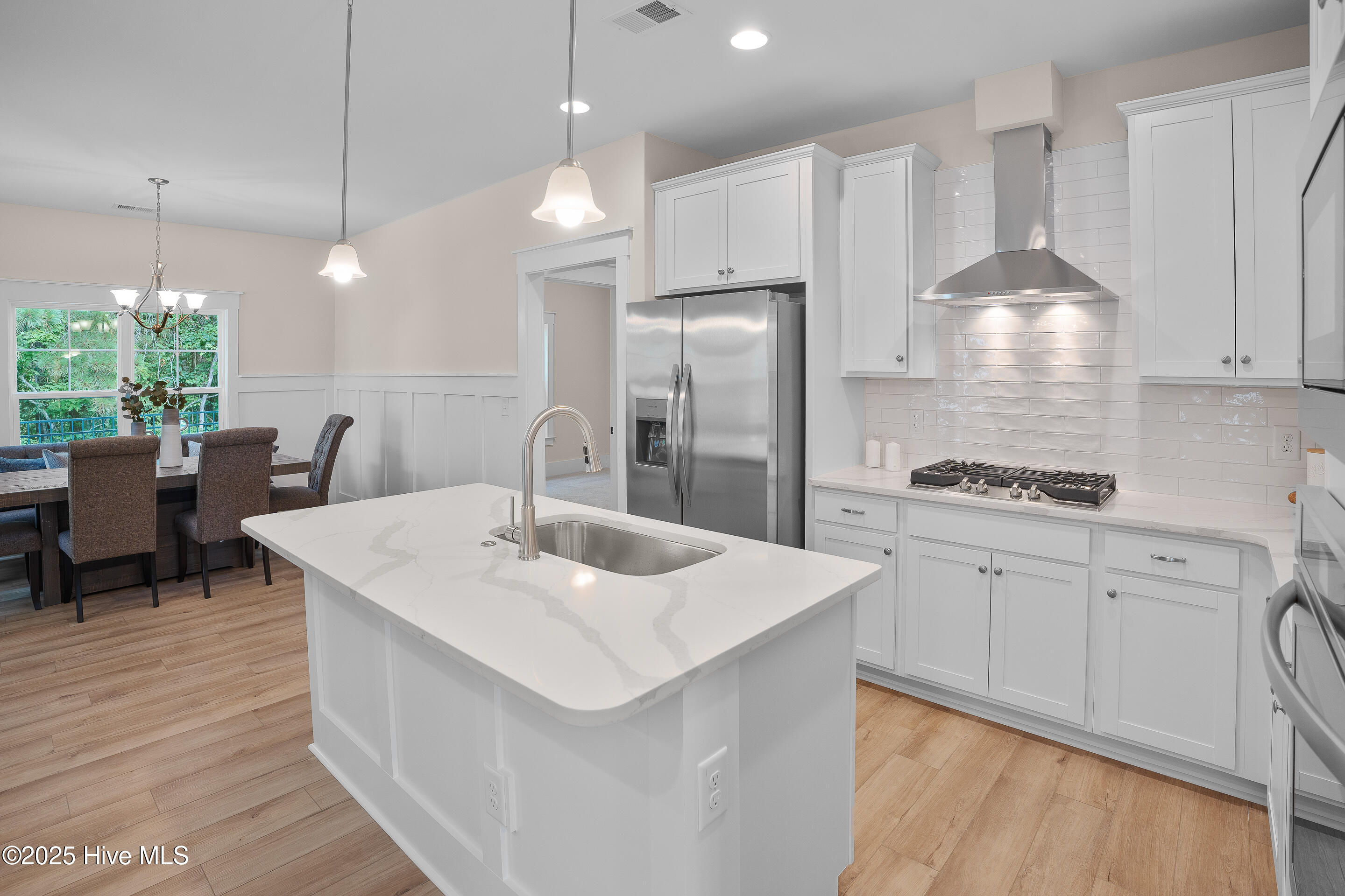 100483922 | Photo 15