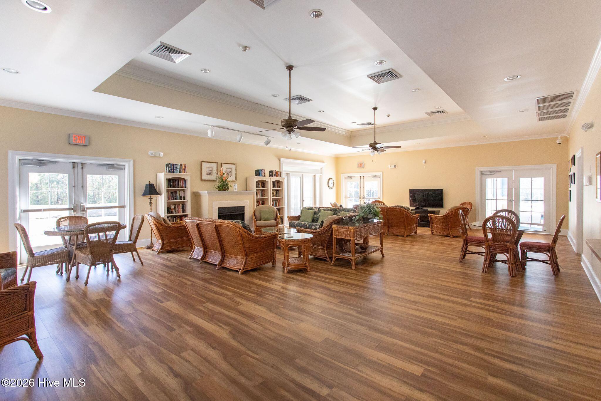 100560702 | Photo 90