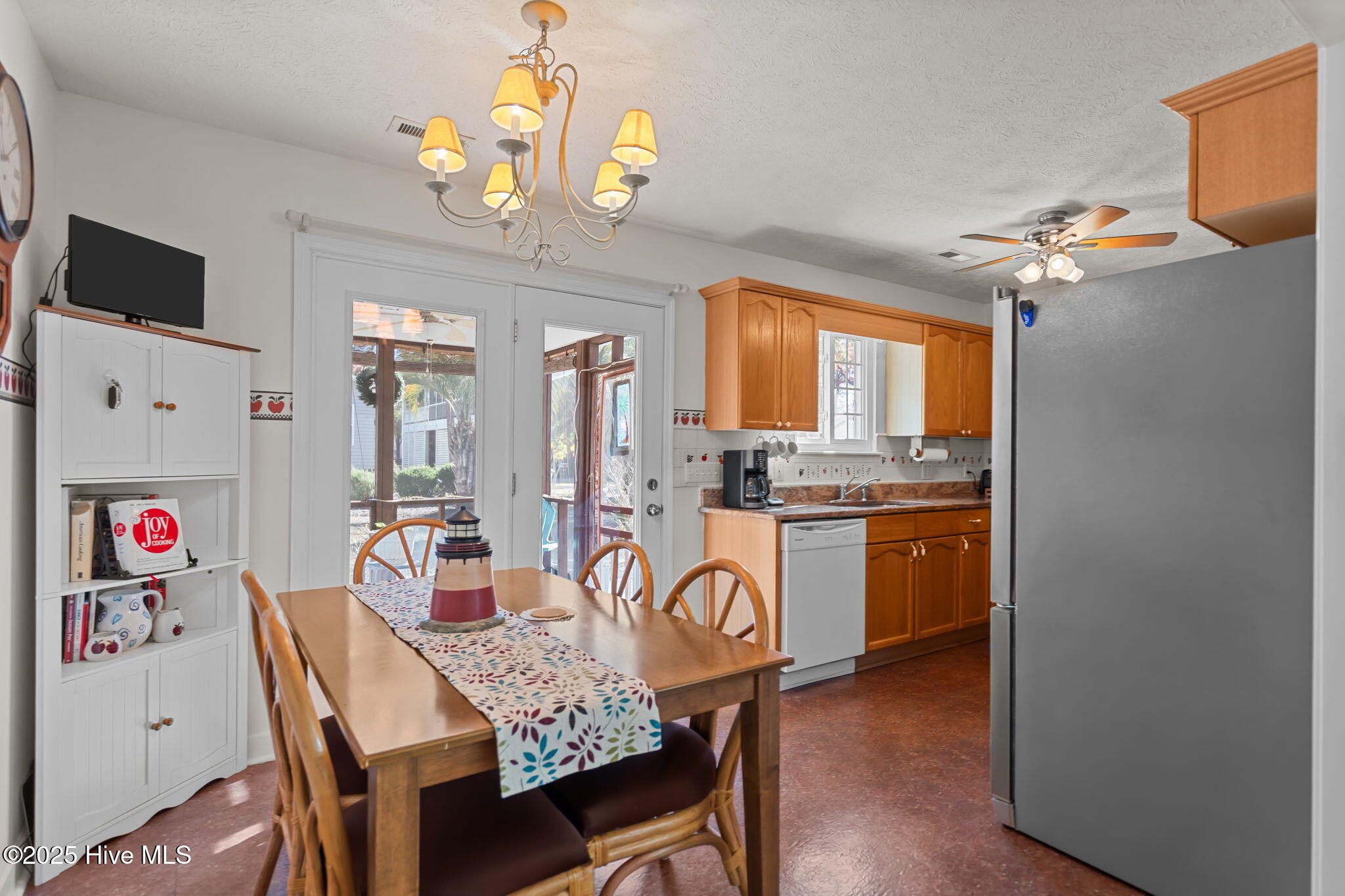 118 NE 31st Street, Oak Island, NC 28465 – photo 14: 19-web-or-mls-DSC02677
