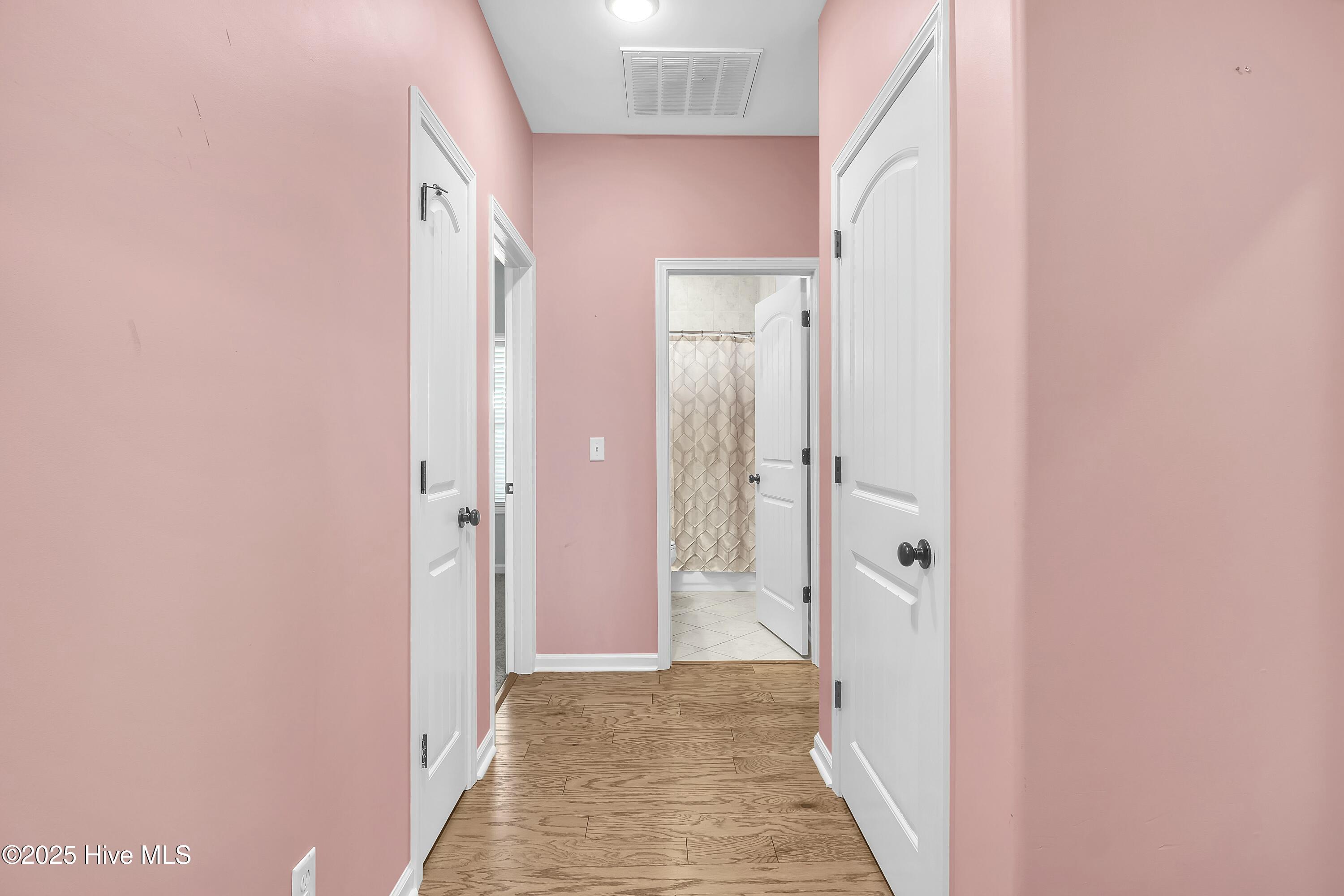 100489569 | Photo 23