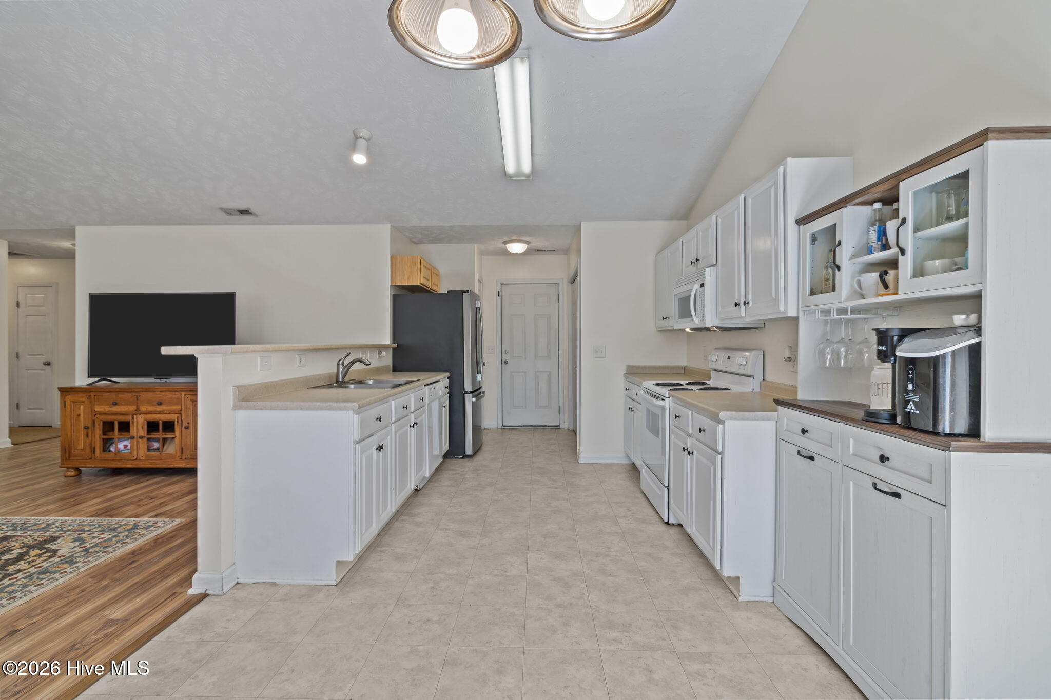 100561399 | Photo 15