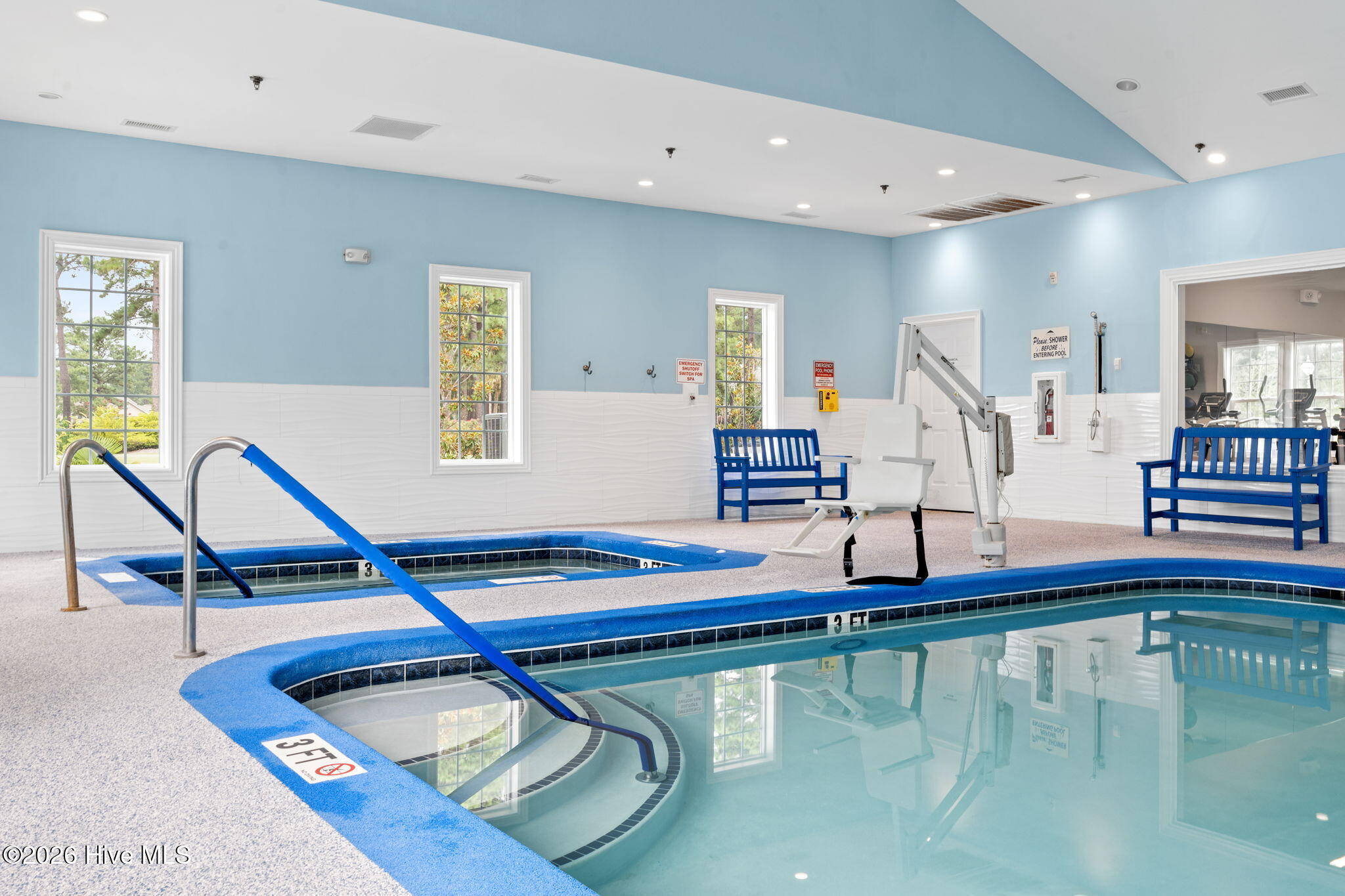 100558044 | Photo 70