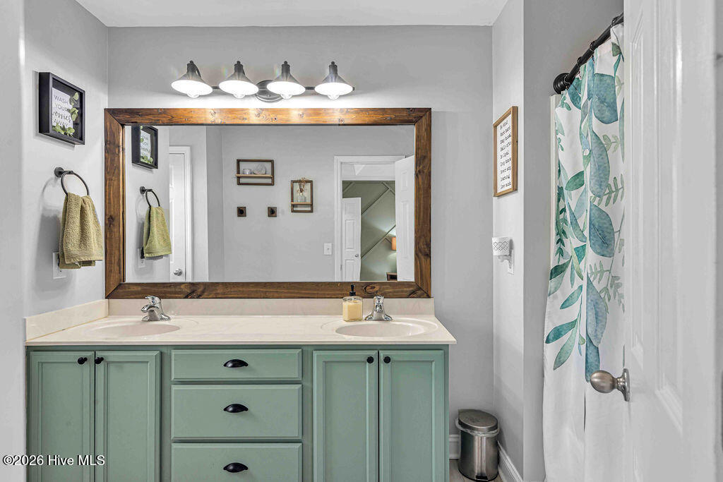 100555135 | Photo 23