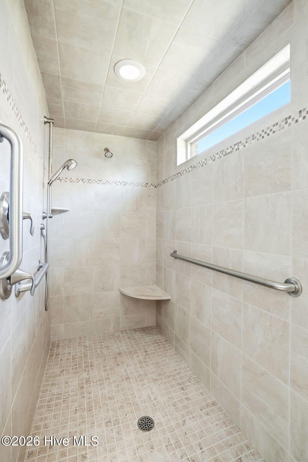 100565235 | Photo 34