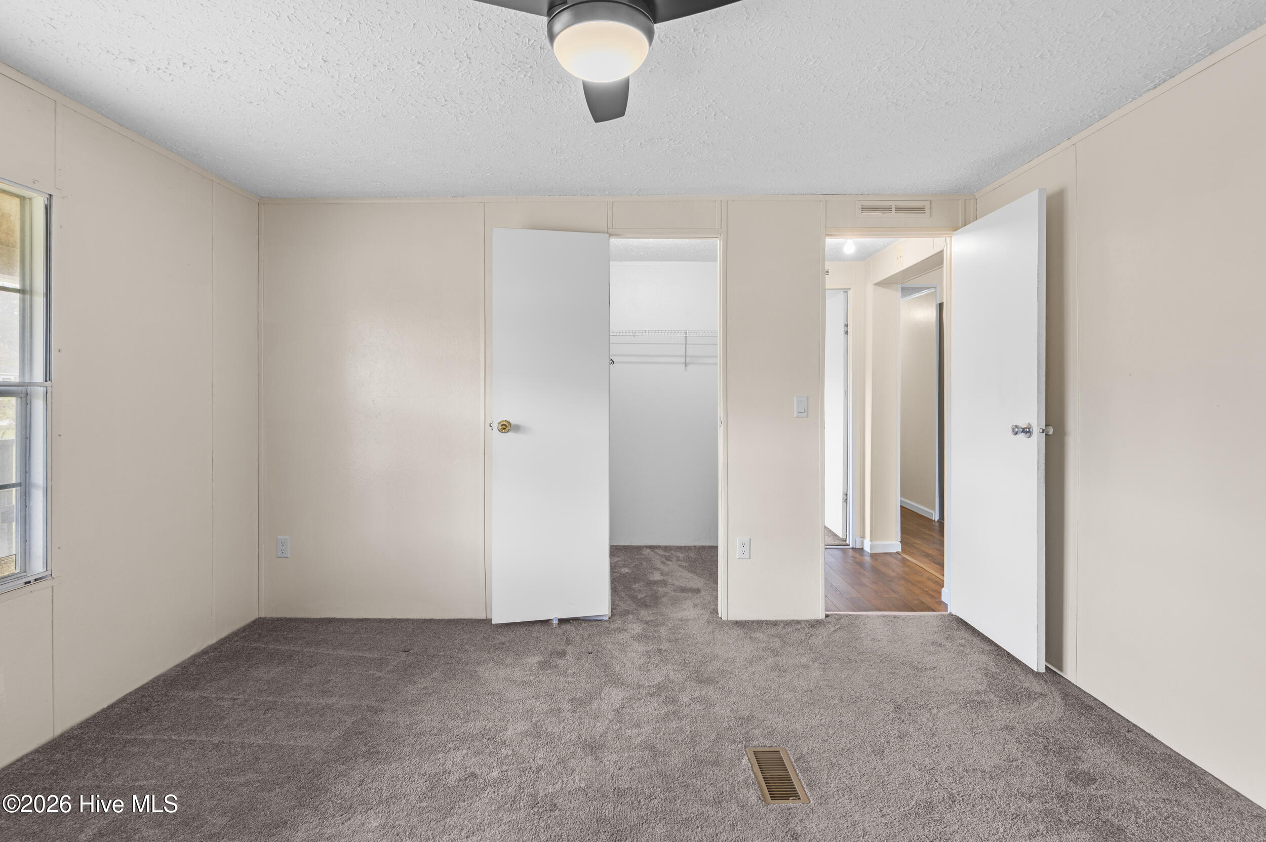 100568430 | Photo 34