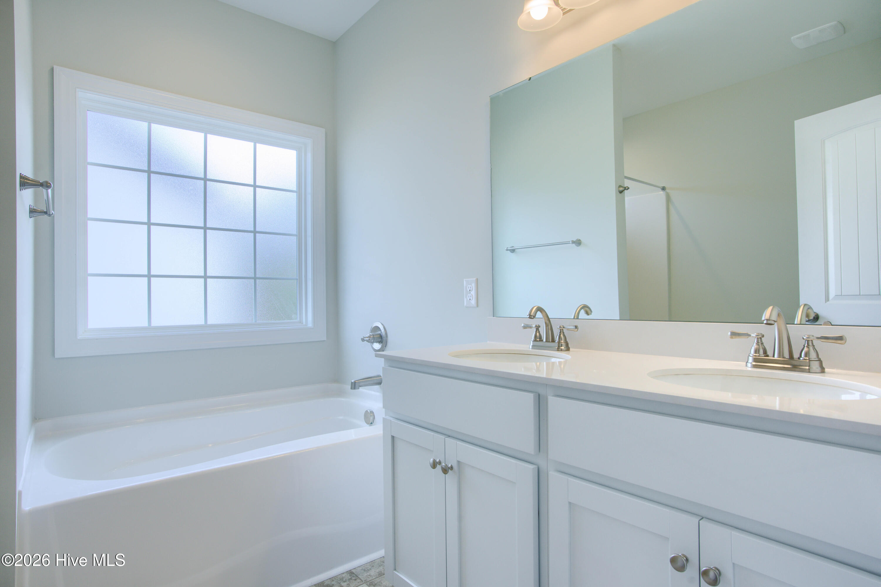 100526945 | Photo 22