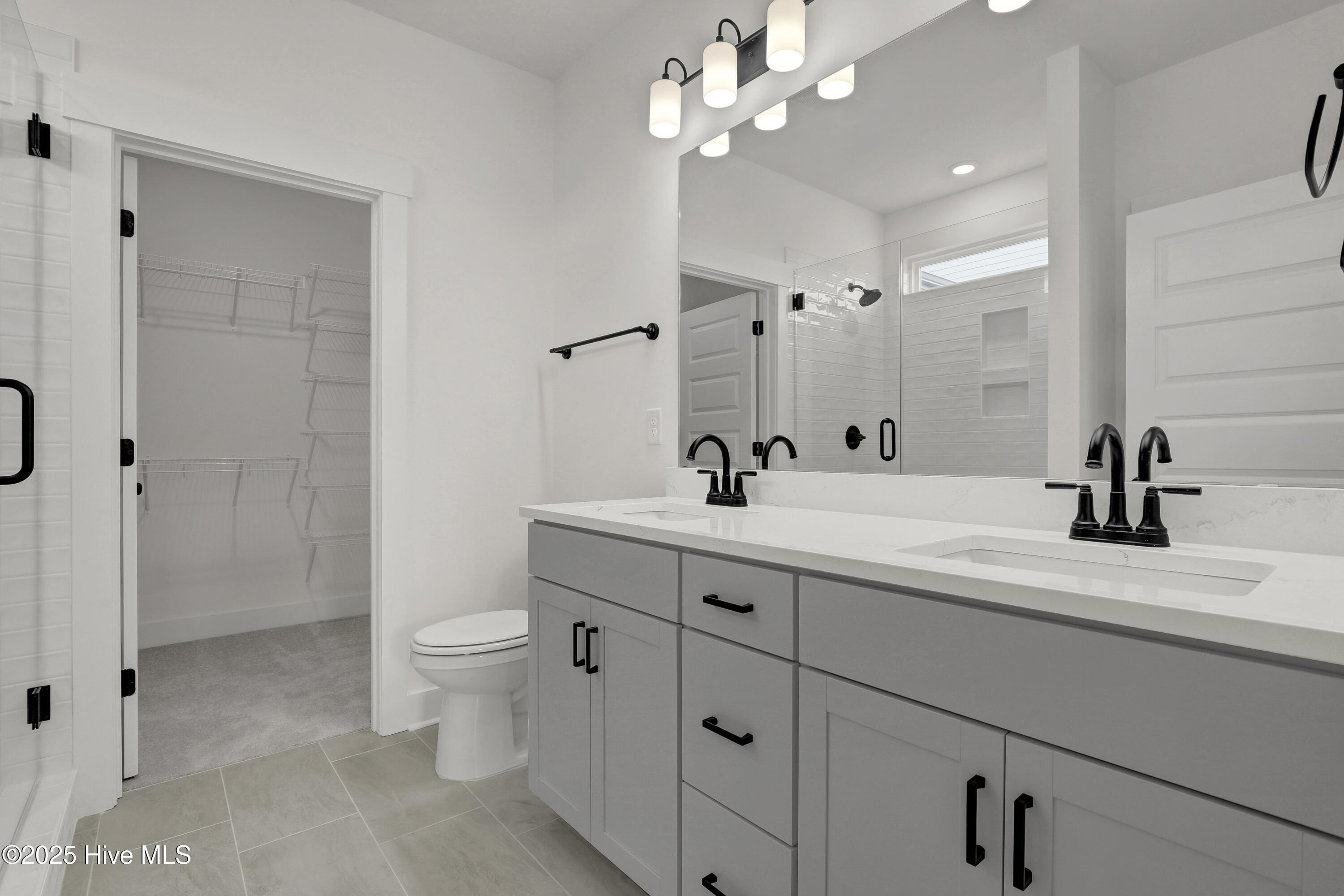 100555105 | Photo 11