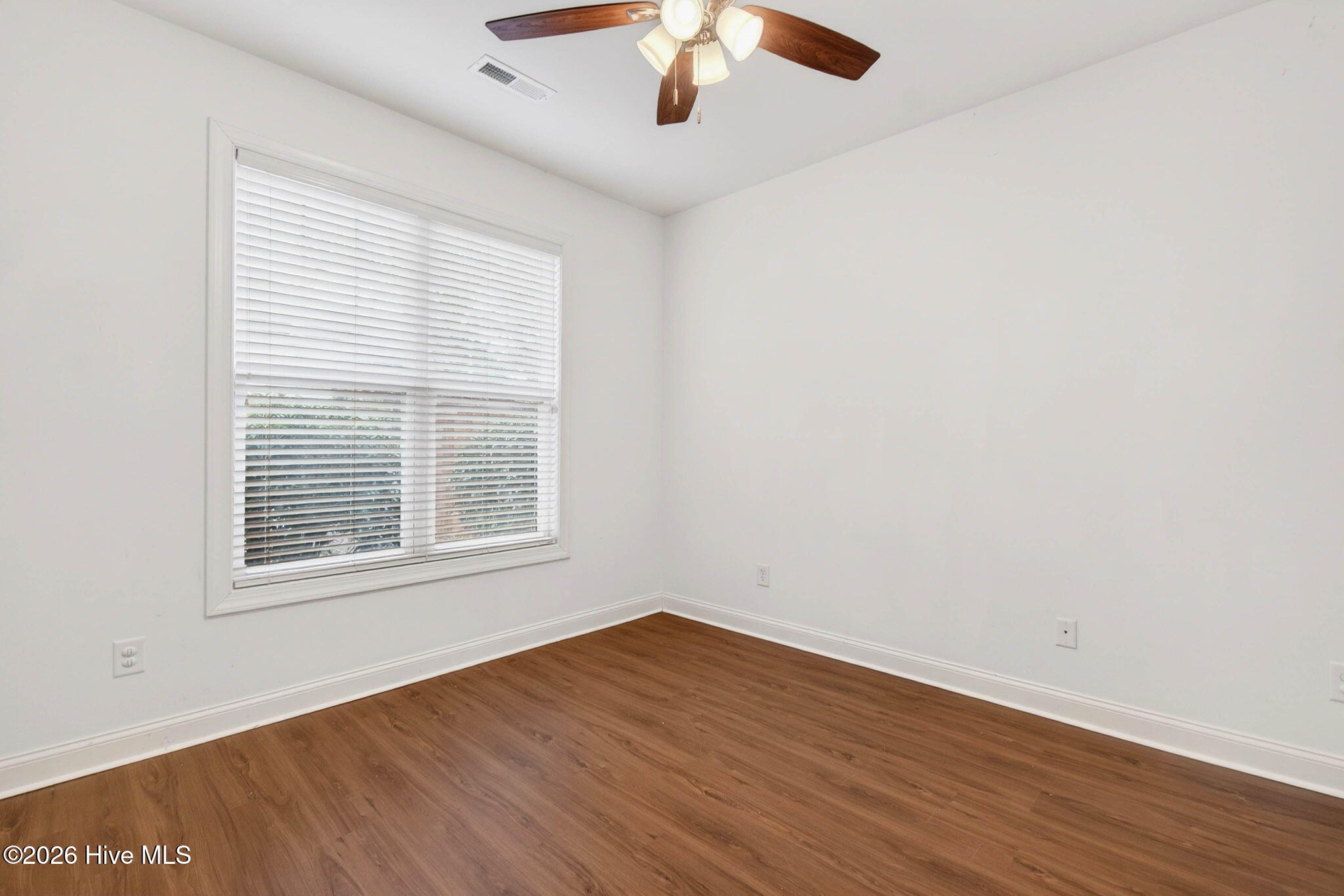 100556001 | Photo 17