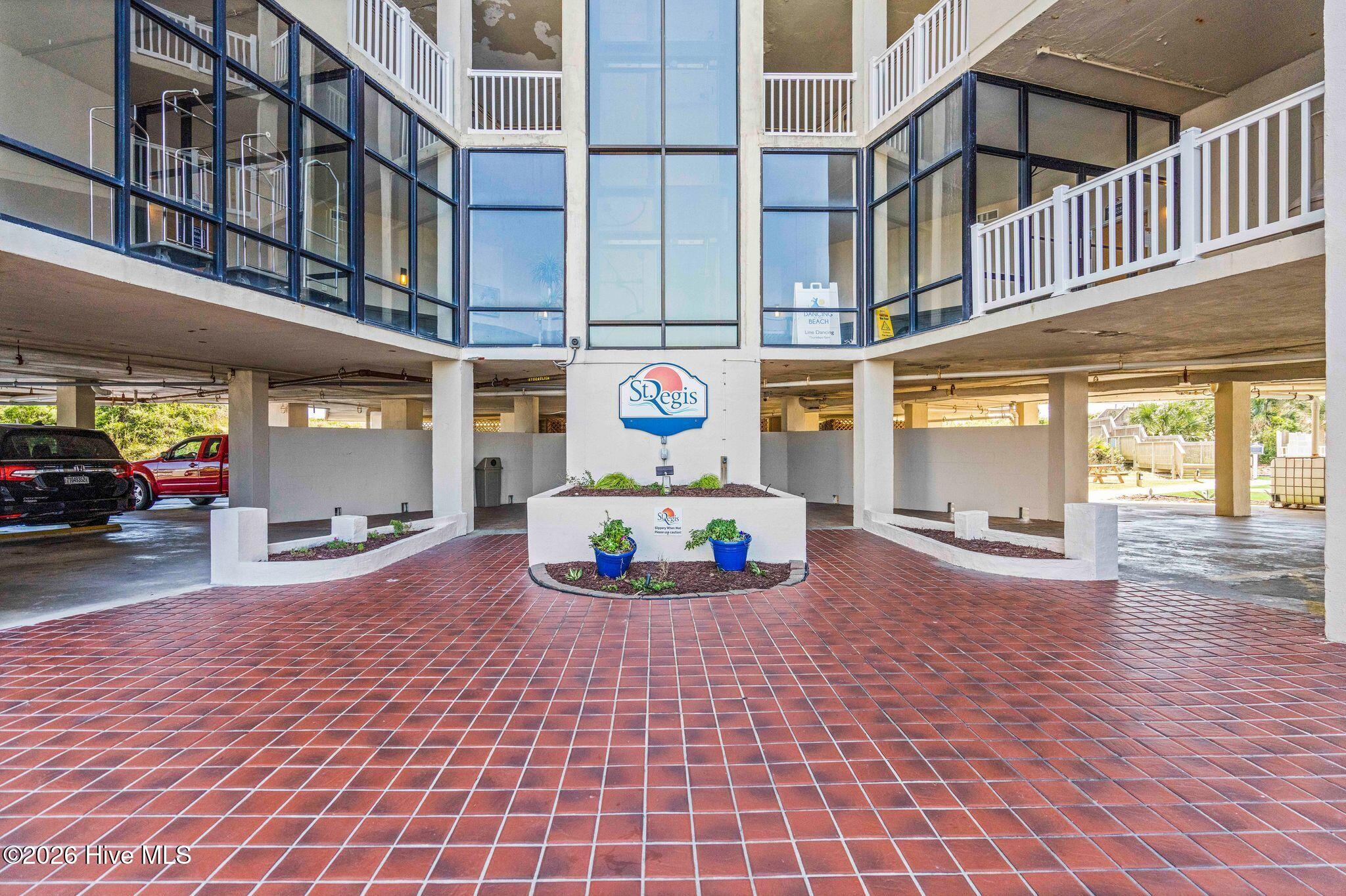 100564198 | Photo 37