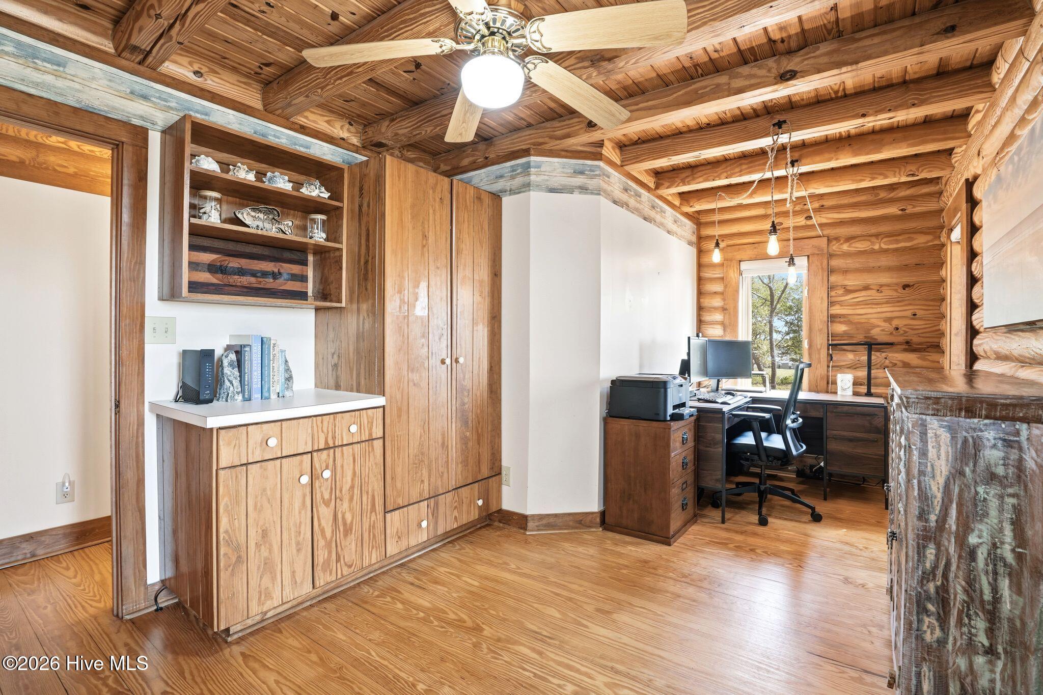 100565055 | Photo 35