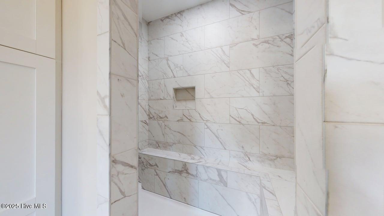 100542027 | Photo 34