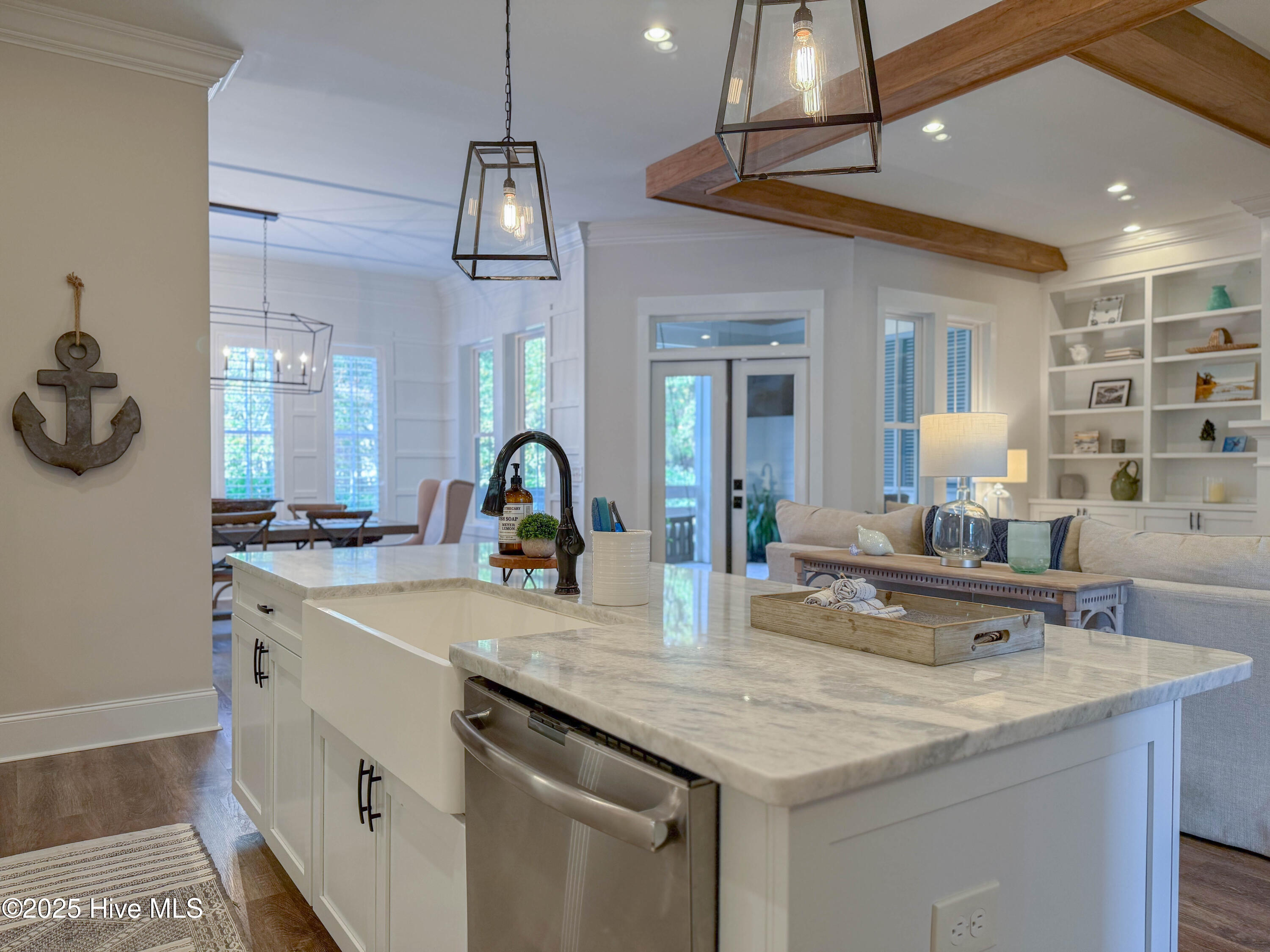 100556308 | Photo 18