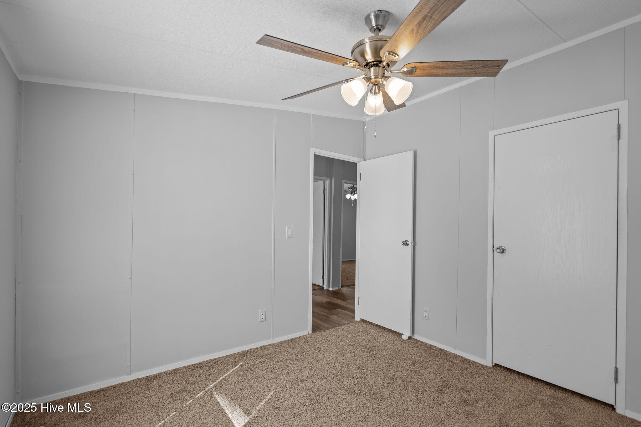 100536867 | Photo 28