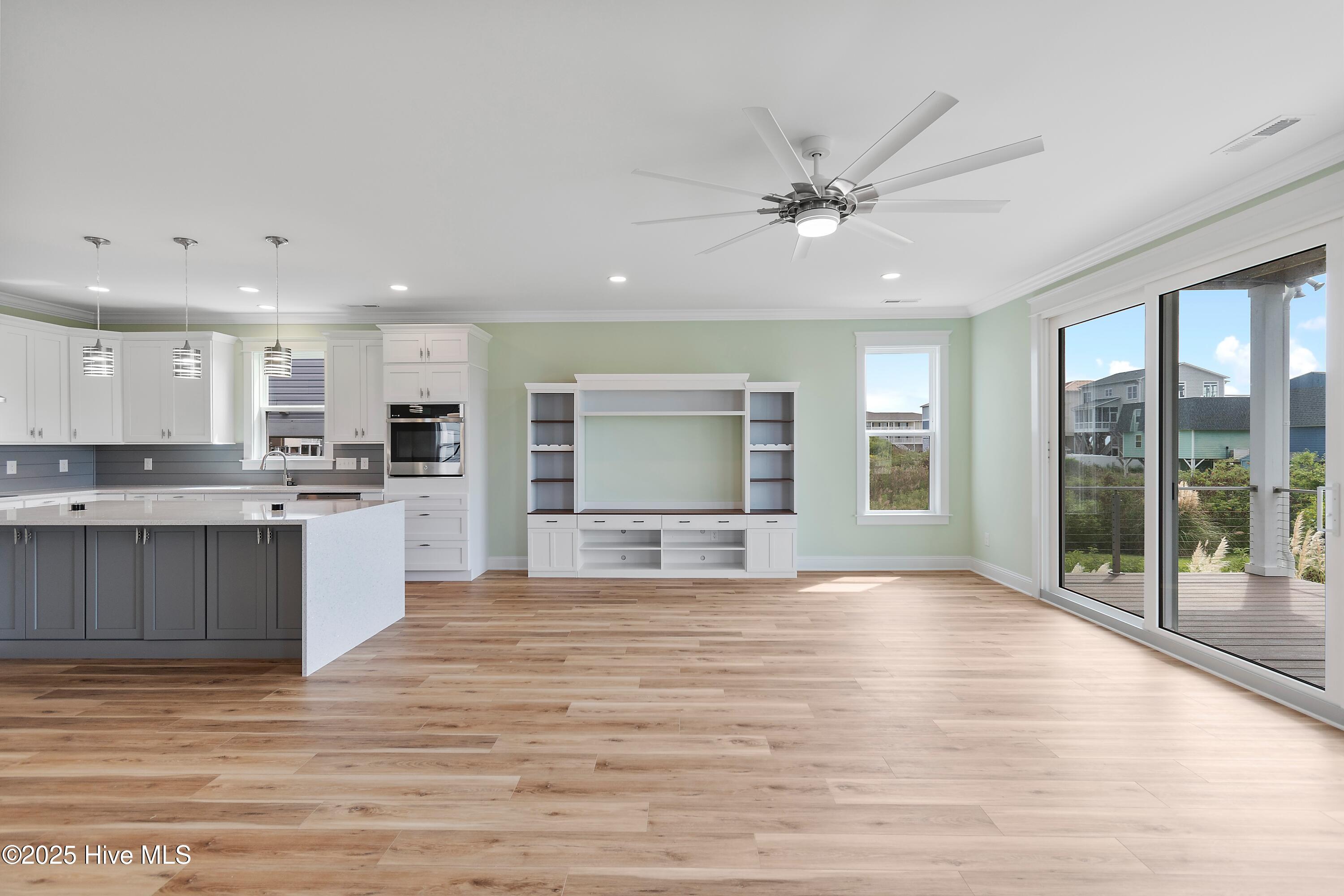 100549252 | Photo 25