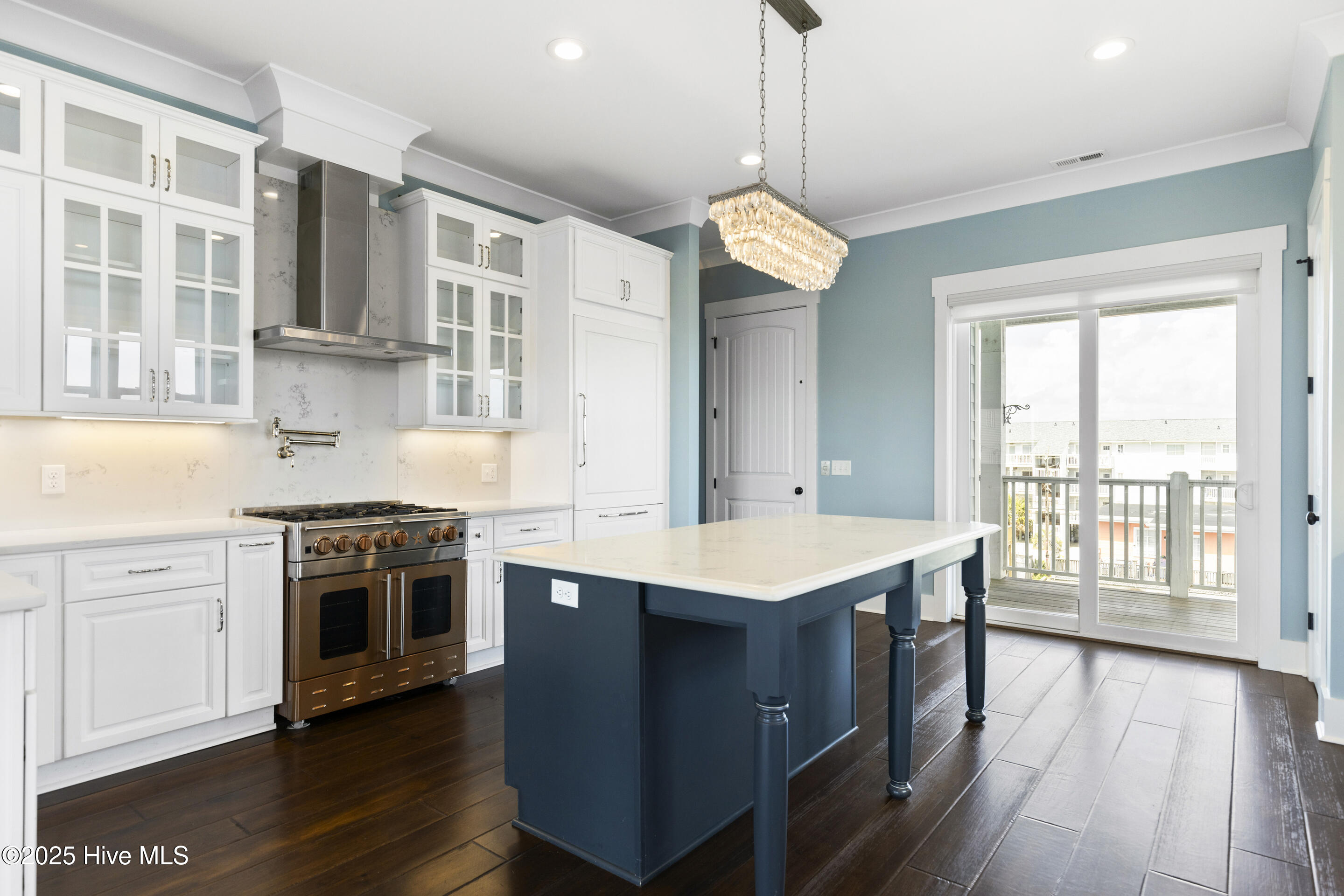 100546284 | Photo 30