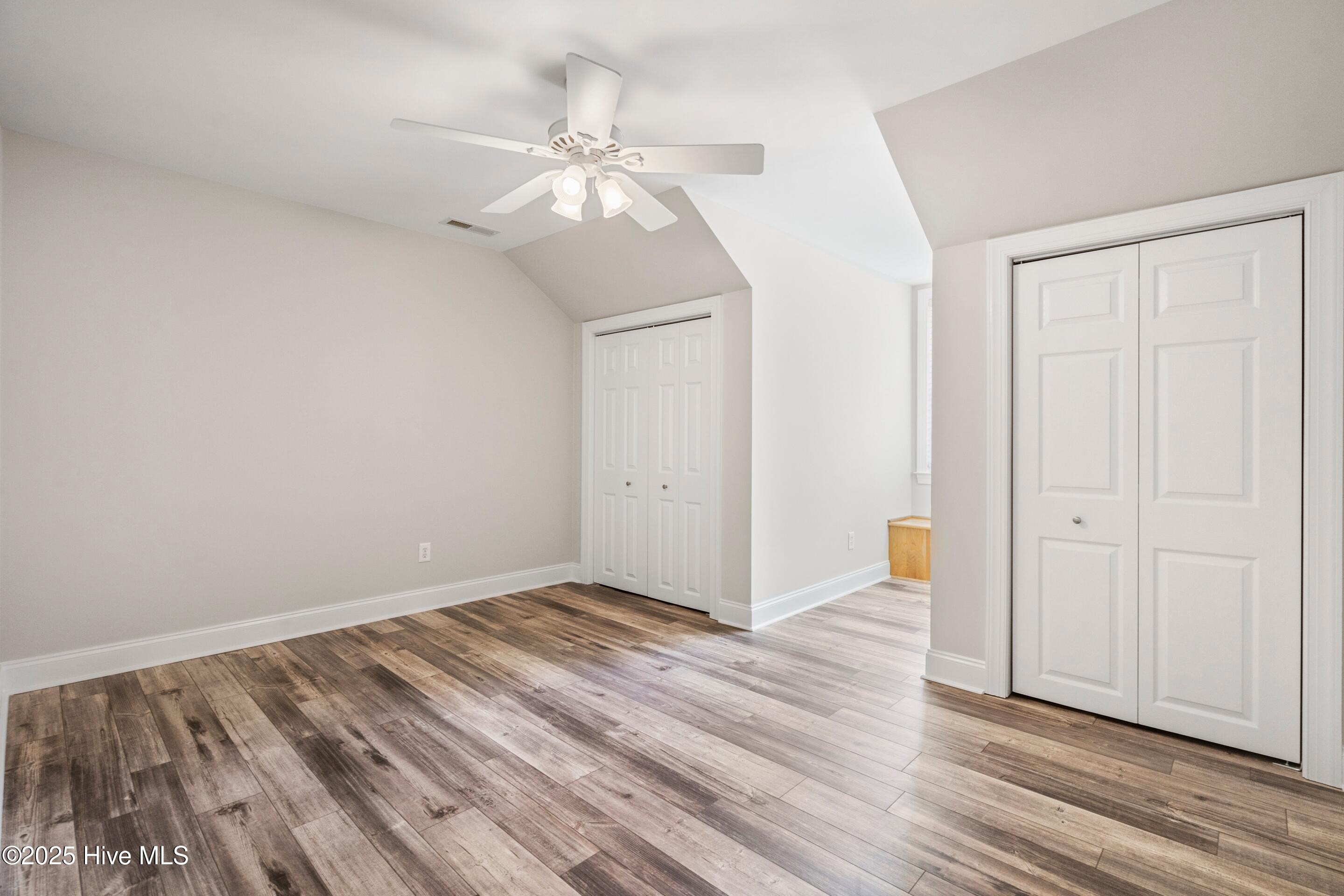 100537413 | Photo 37