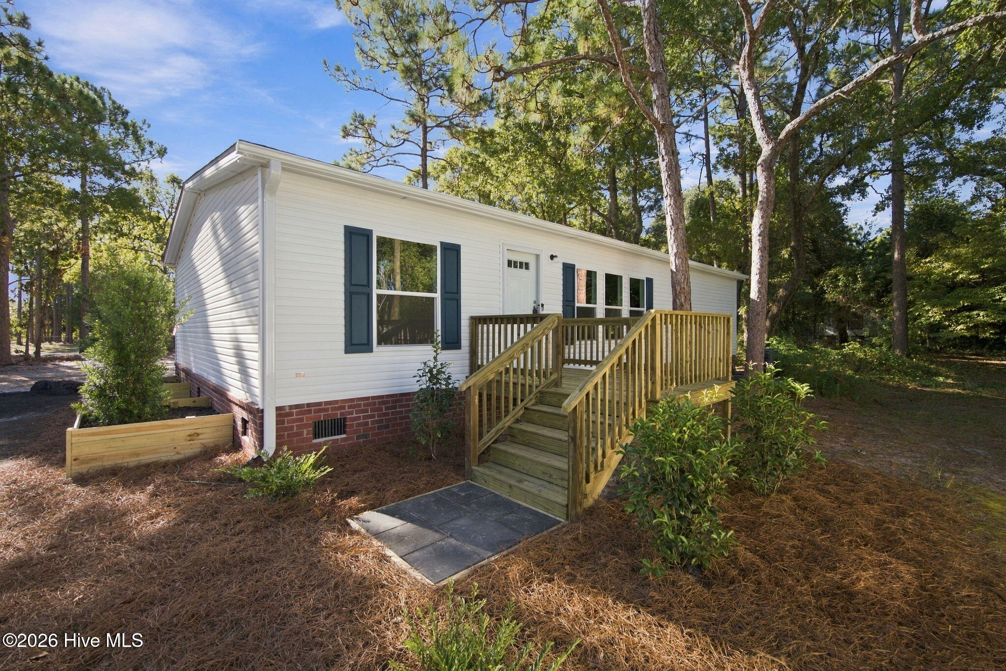 209 Sycamore Road — listing photograph 2