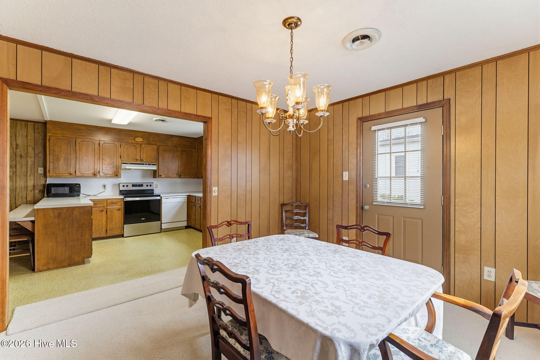 100565875 | Photo 18