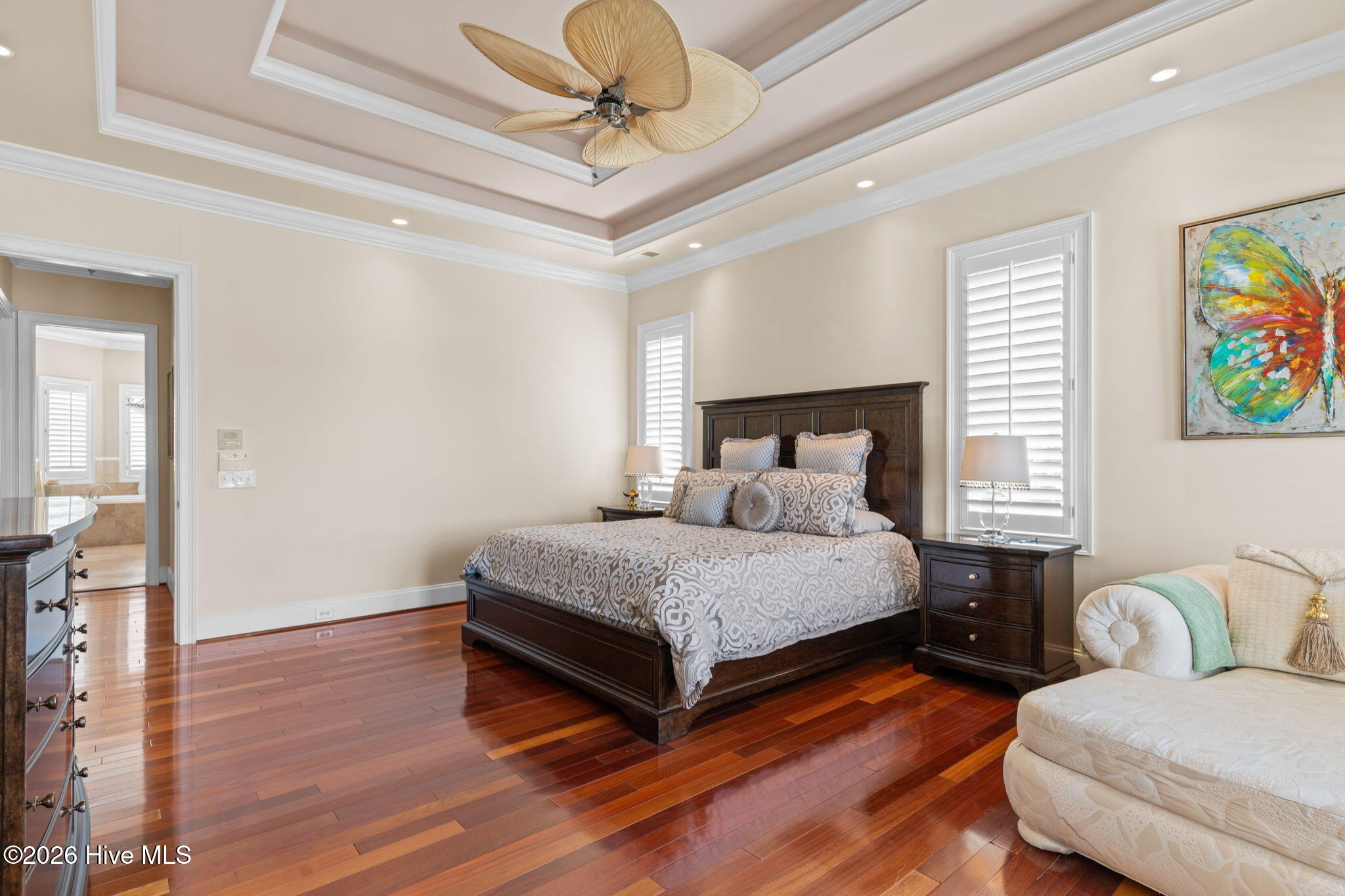 100554709 | Photo 48