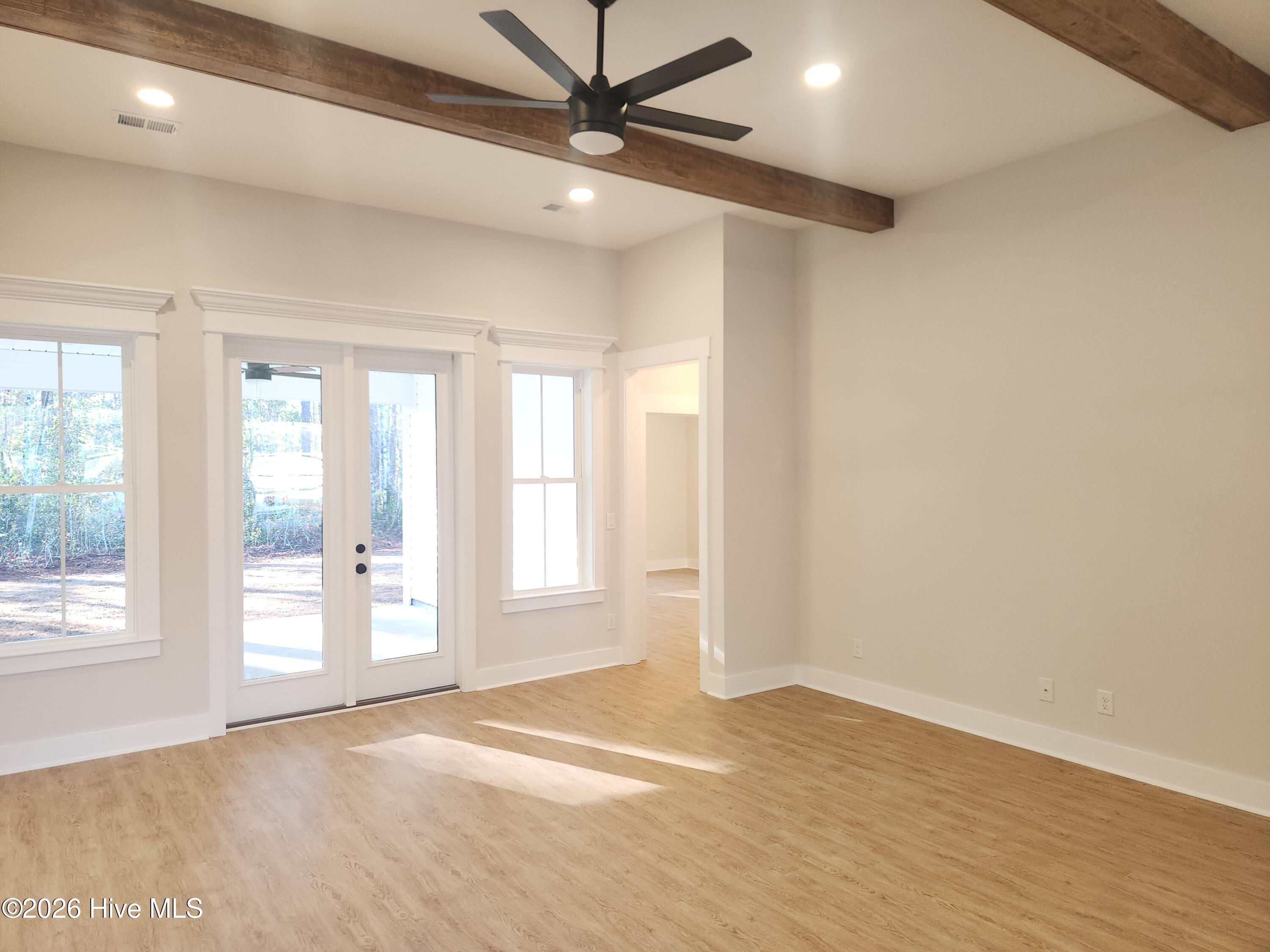 100554103 | Photo 14