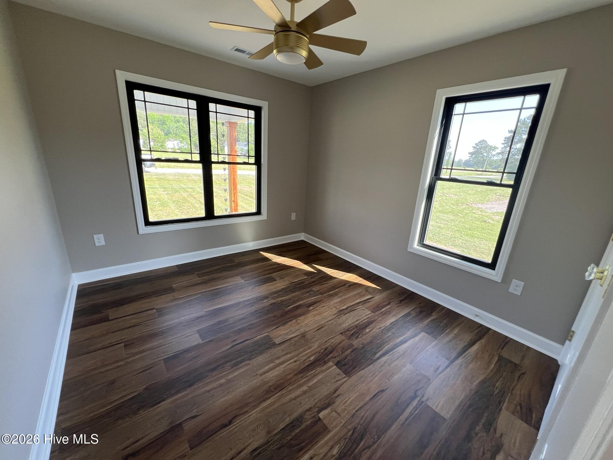 100569218 | Photo 19