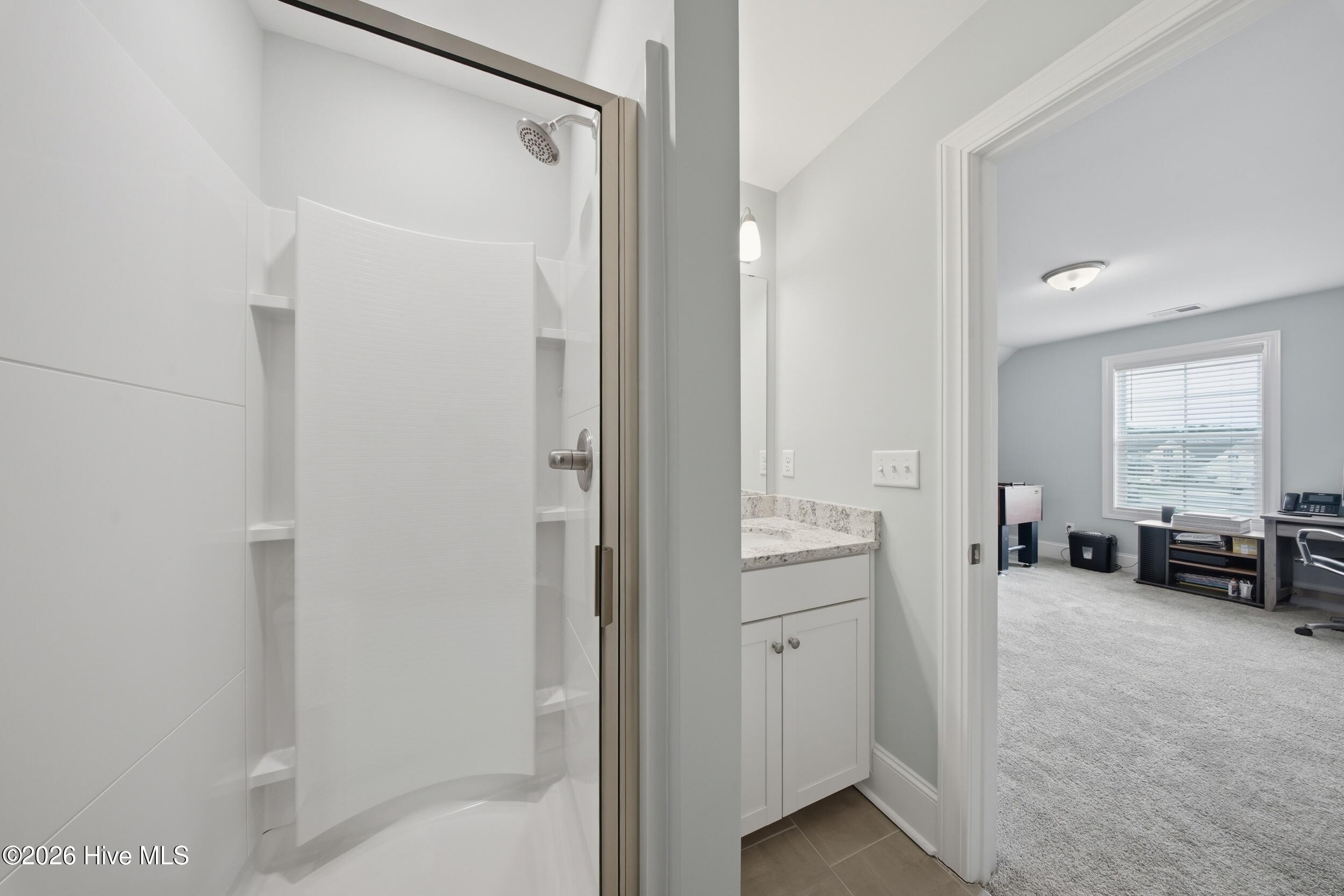 100565779 | Photo 43