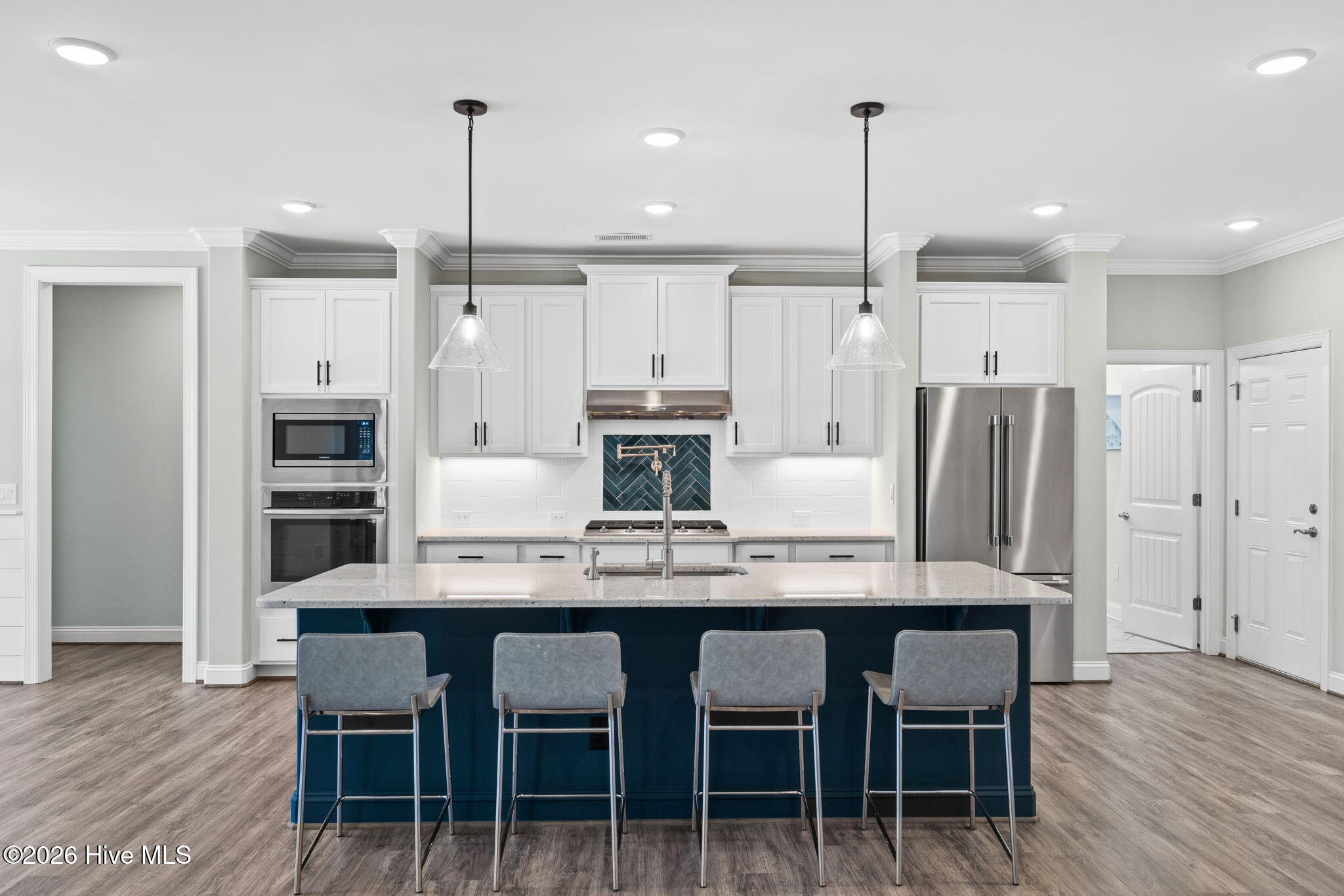 100563423 | Photo 10