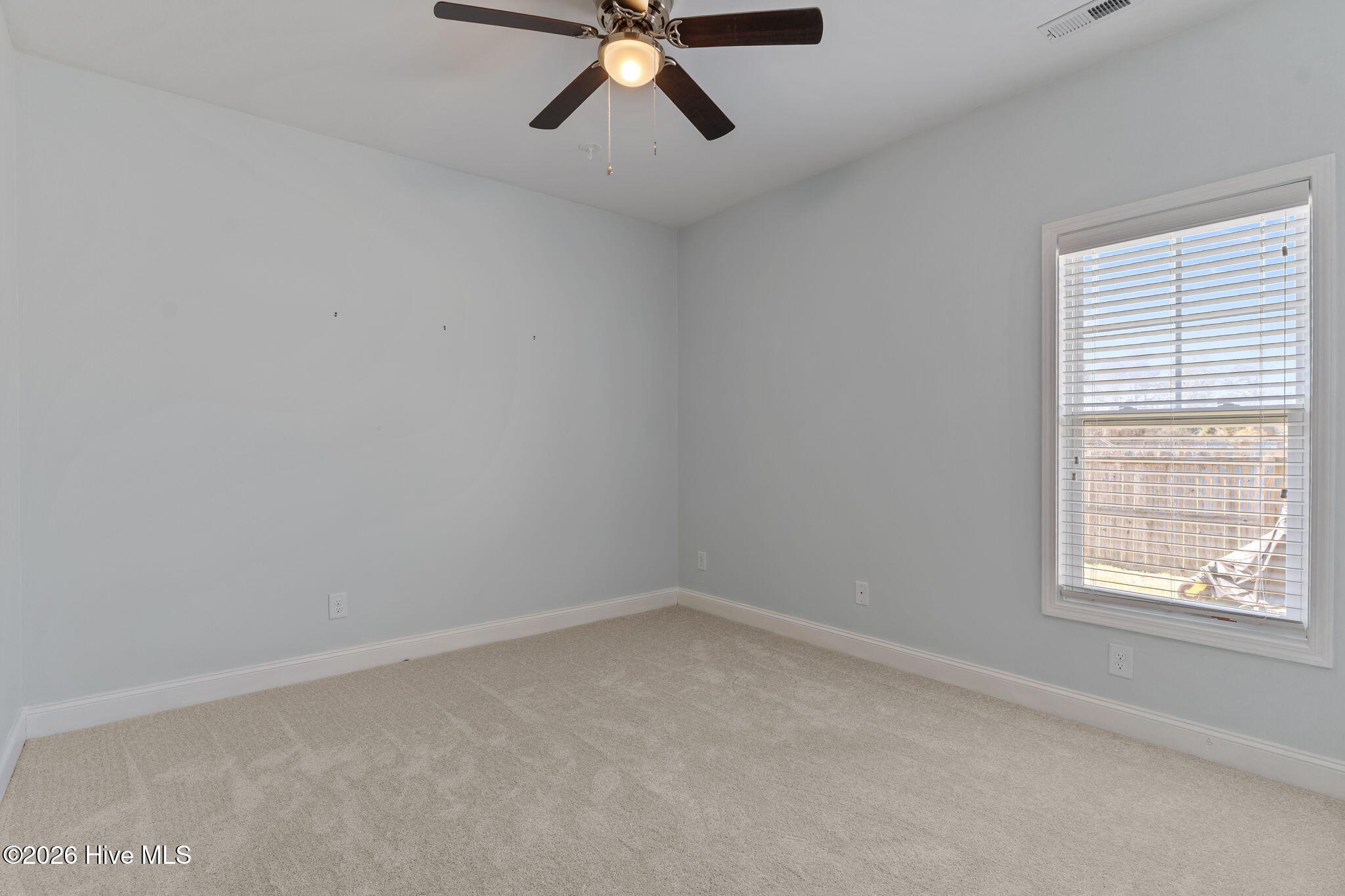 100561323 | Photo 26