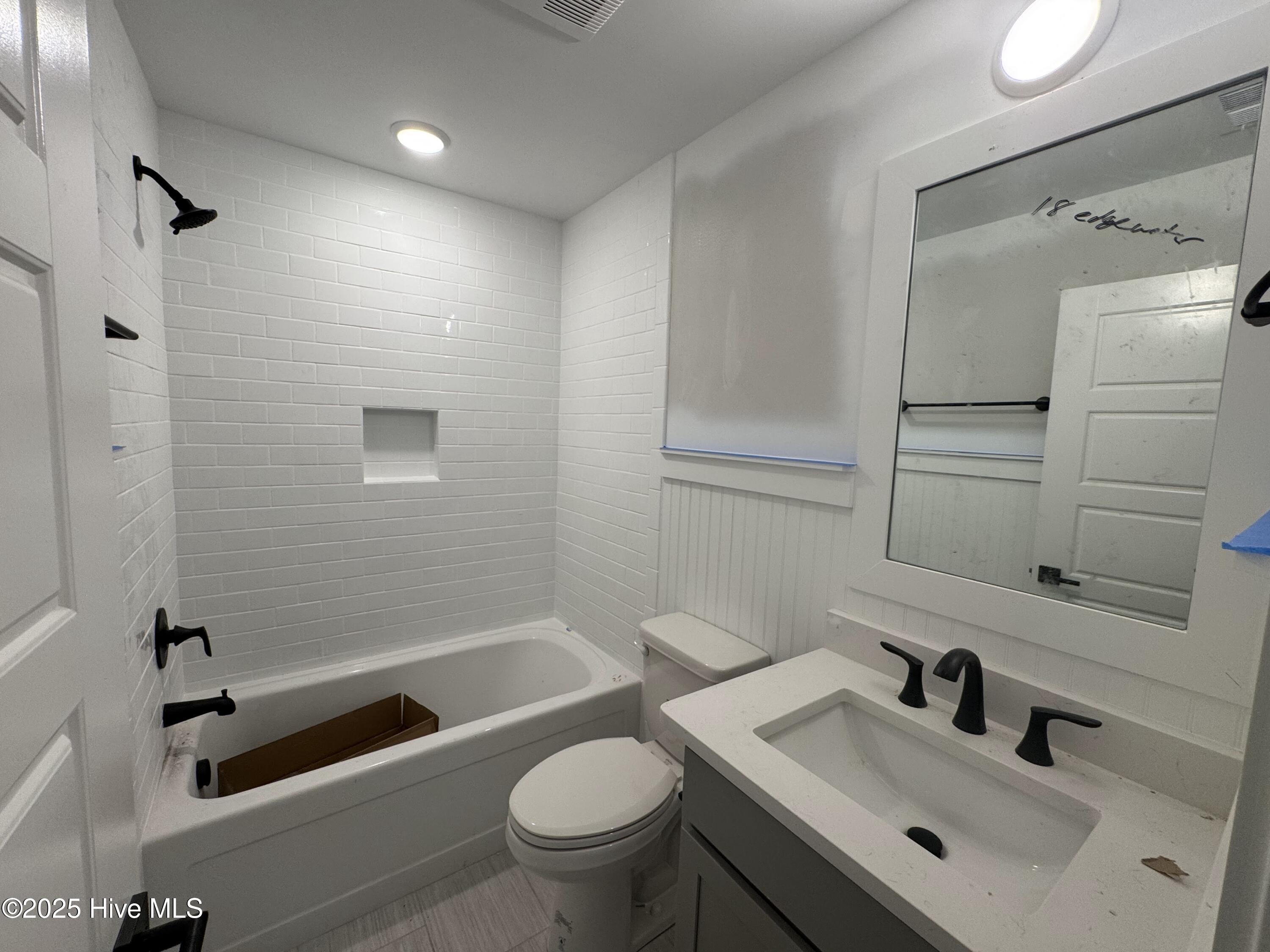 8136 Saltcedar Drive, Wilmington, NC 28411 – photo 18: Guest Bath
