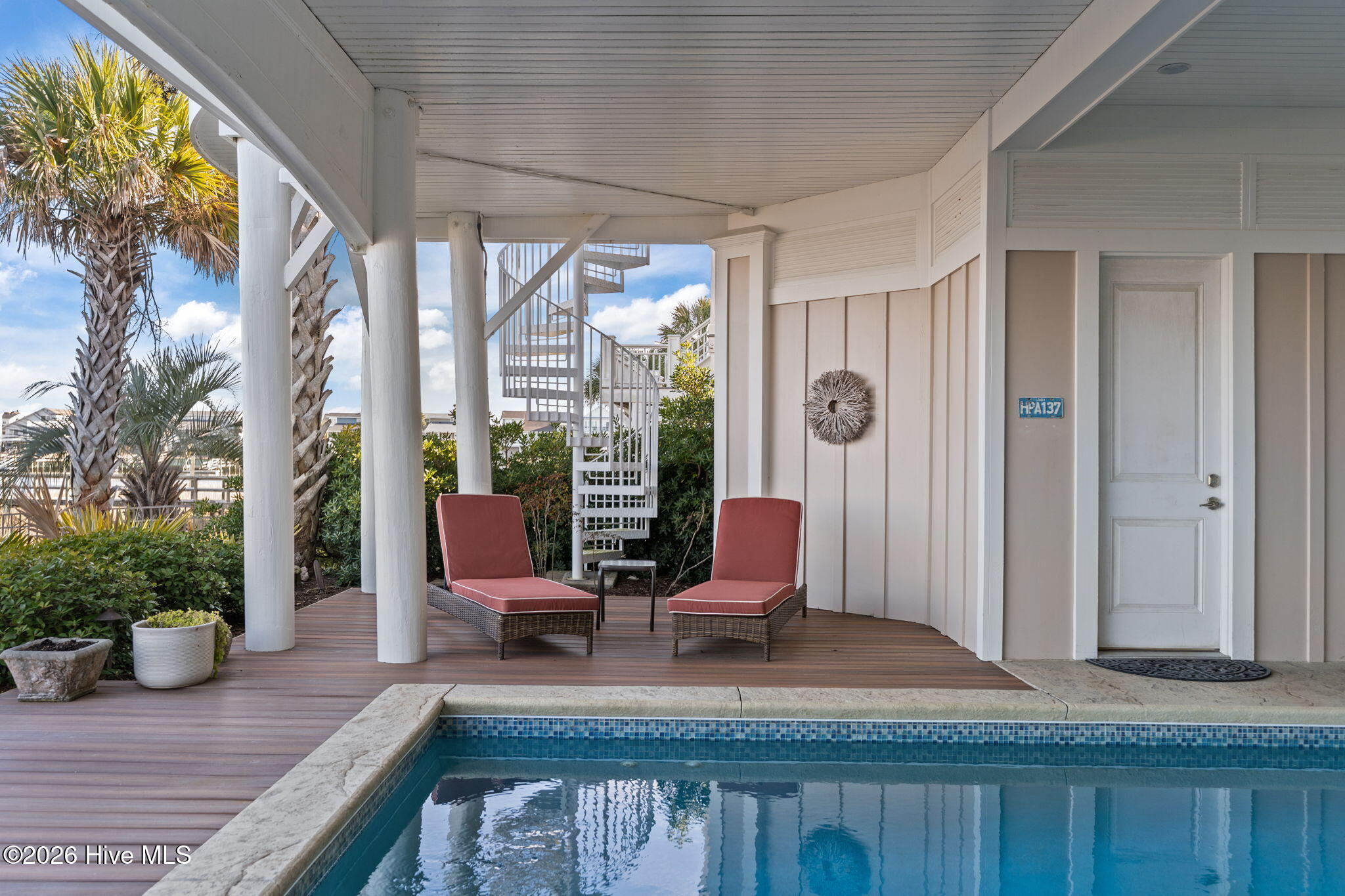 100554777 | Photo 76