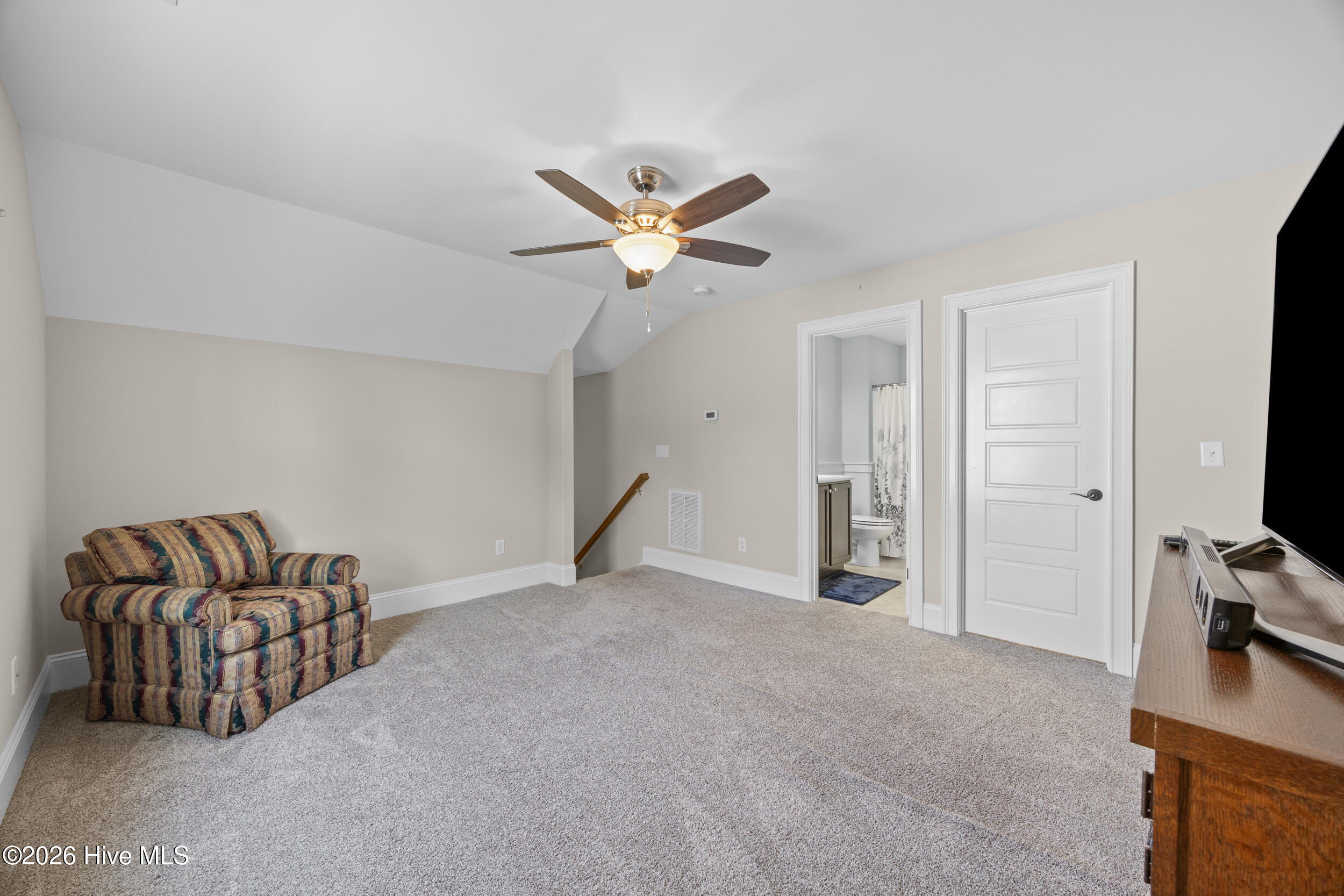 100565647 | Photo 41