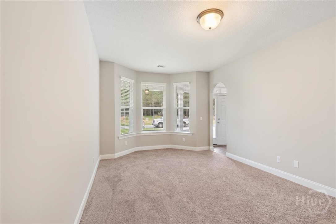 Formal 
Living Room/Study