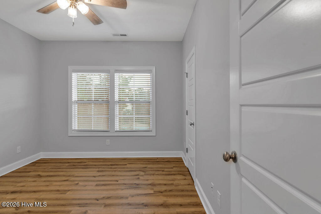 100548703 | Photo 18