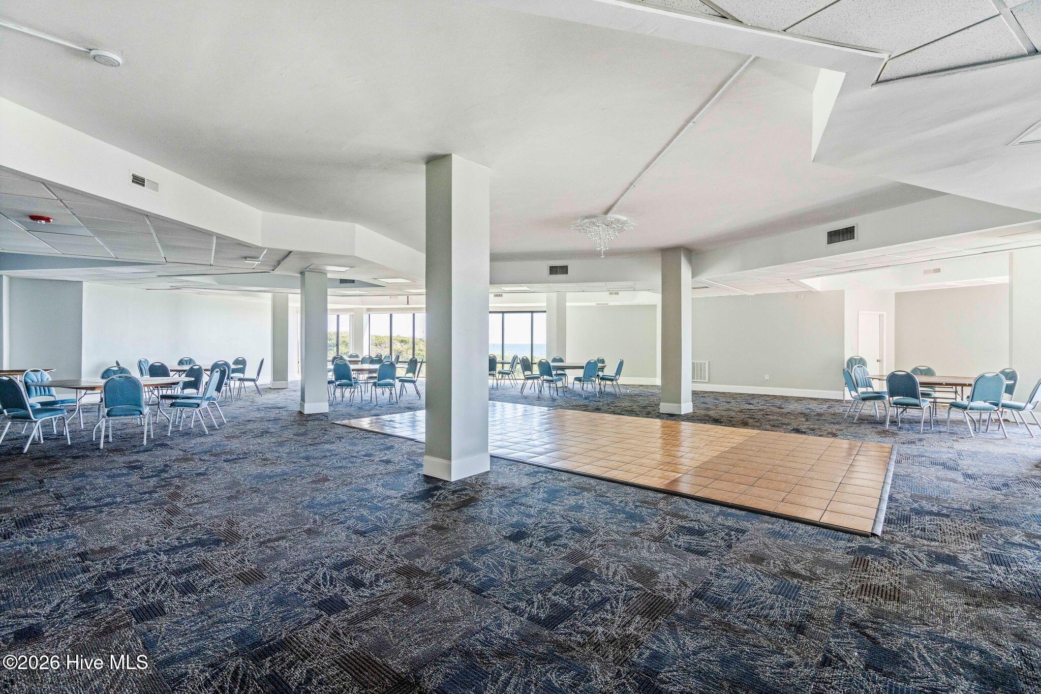 100564198 | Photo 41