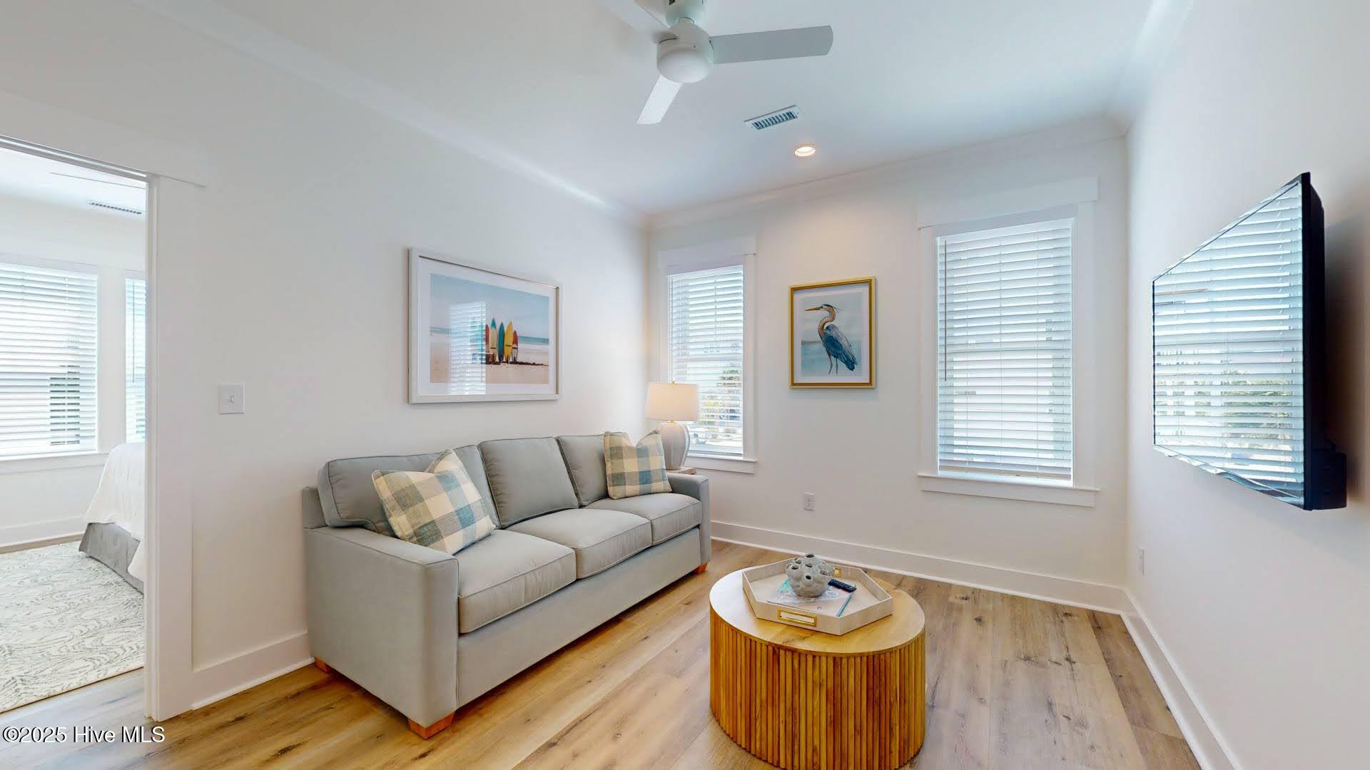 100560716 | Photo 45