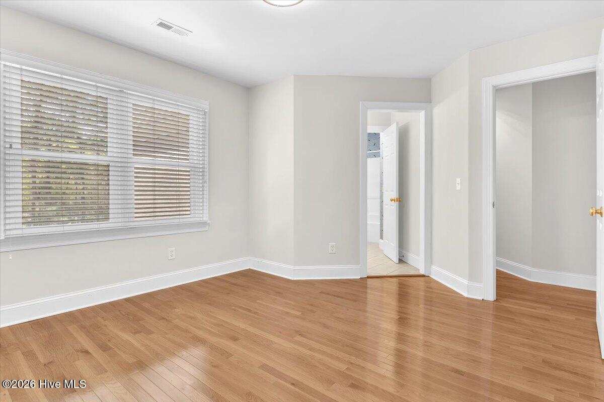 100564445 | Photo 38