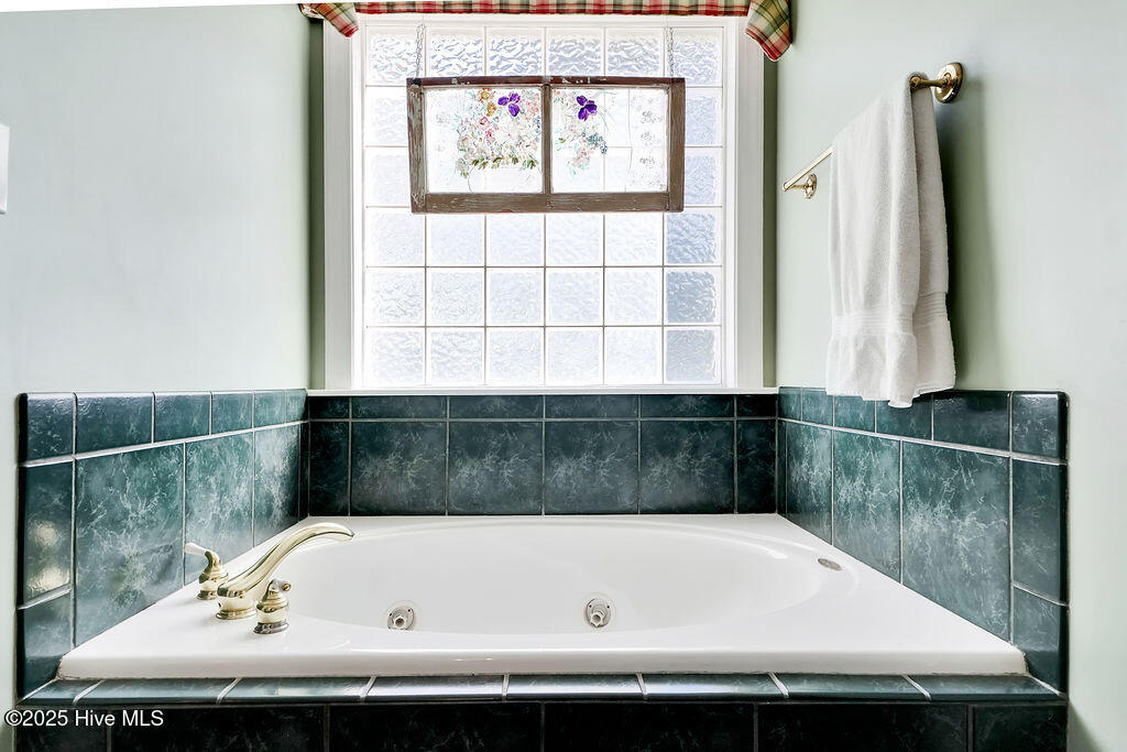 100541437 | Photo 35