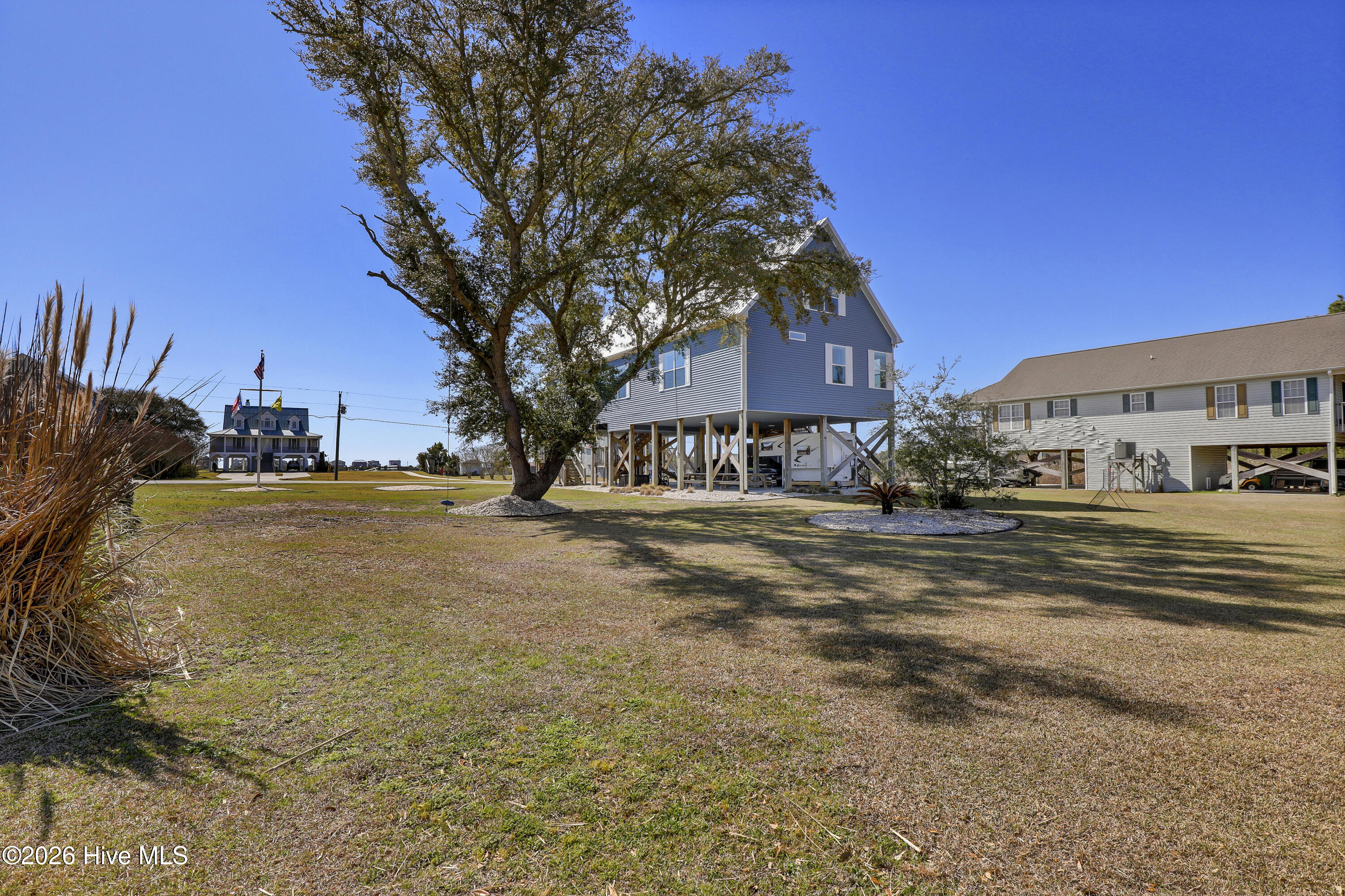 100562204 | Photo 63