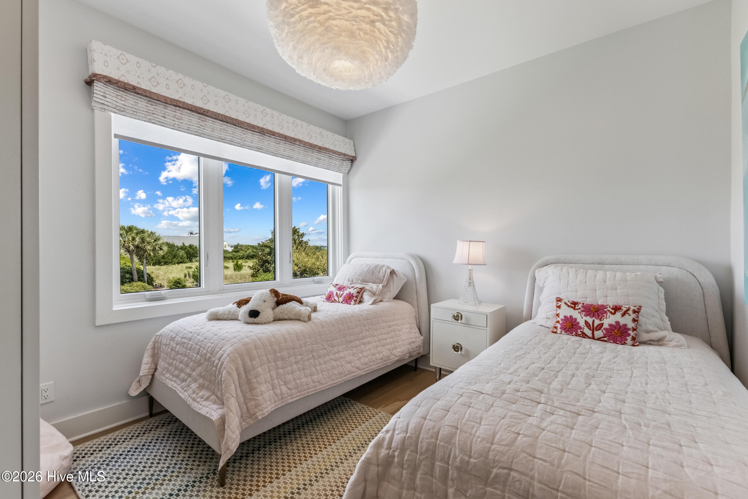 100560711 | Photo 34