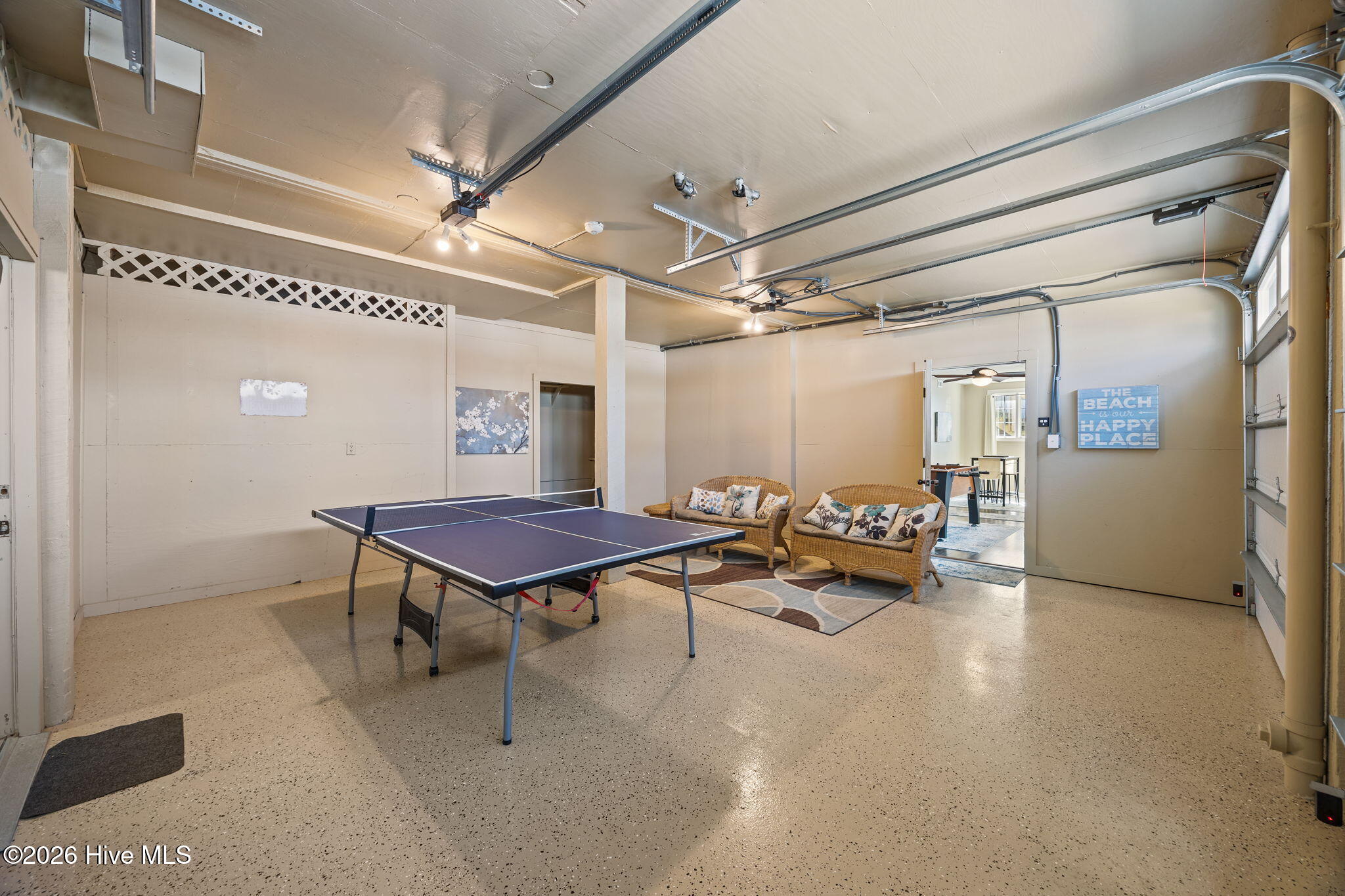 100559342 | Photo 40