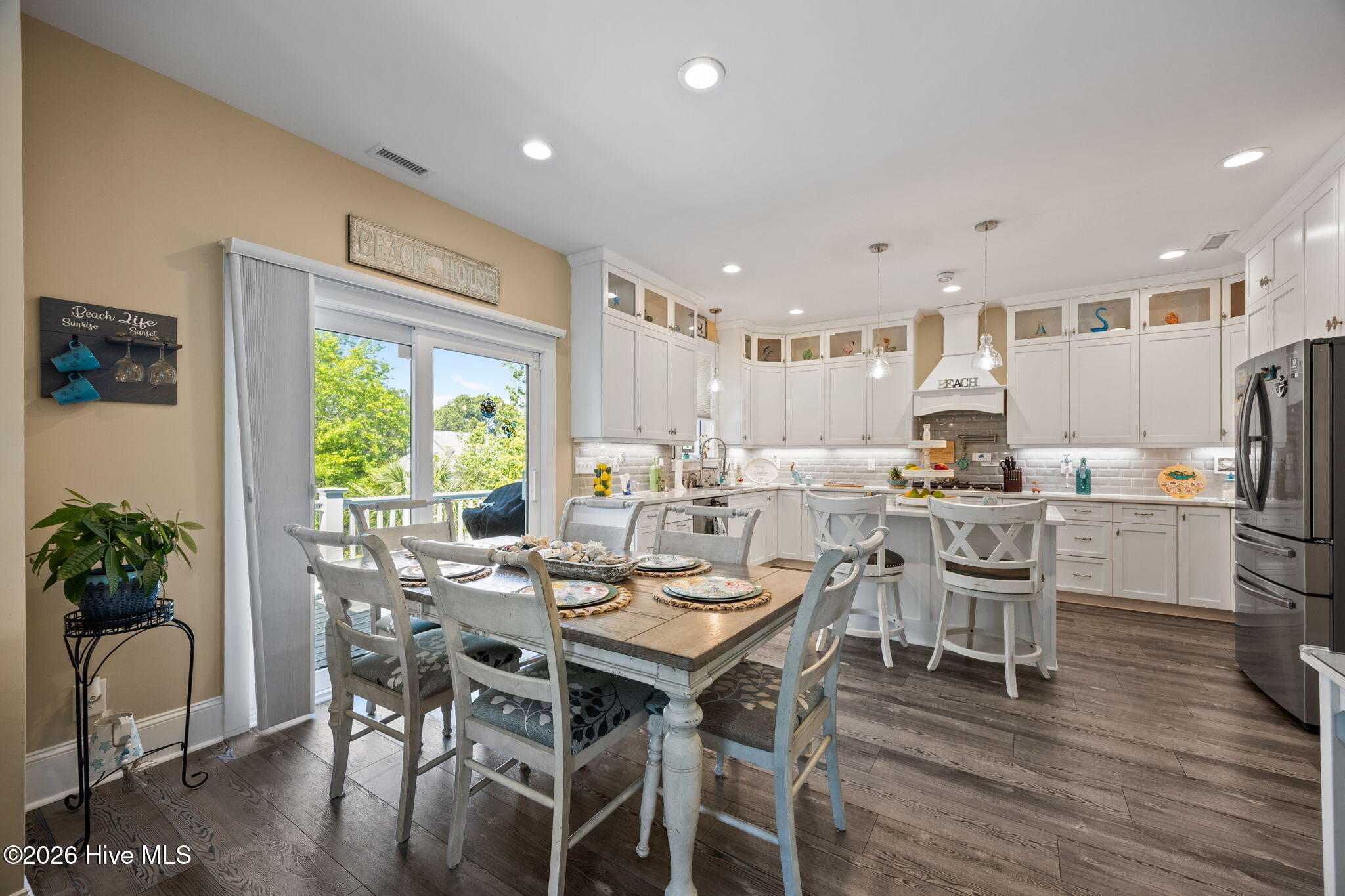 100567463 | Photo 22