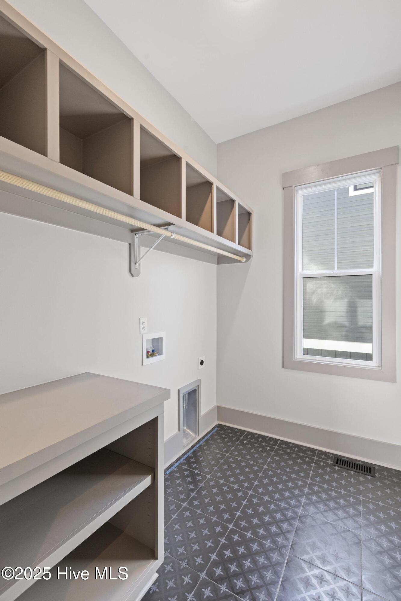 100517946 | Photo 42