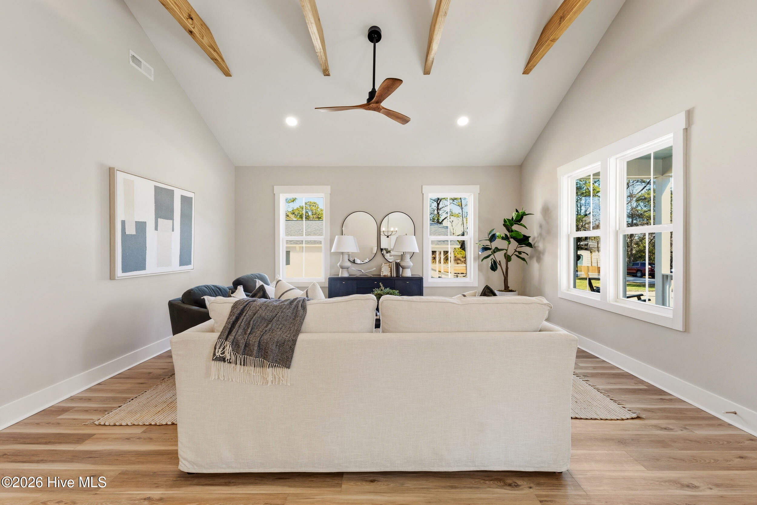 100557700 | Photo 11